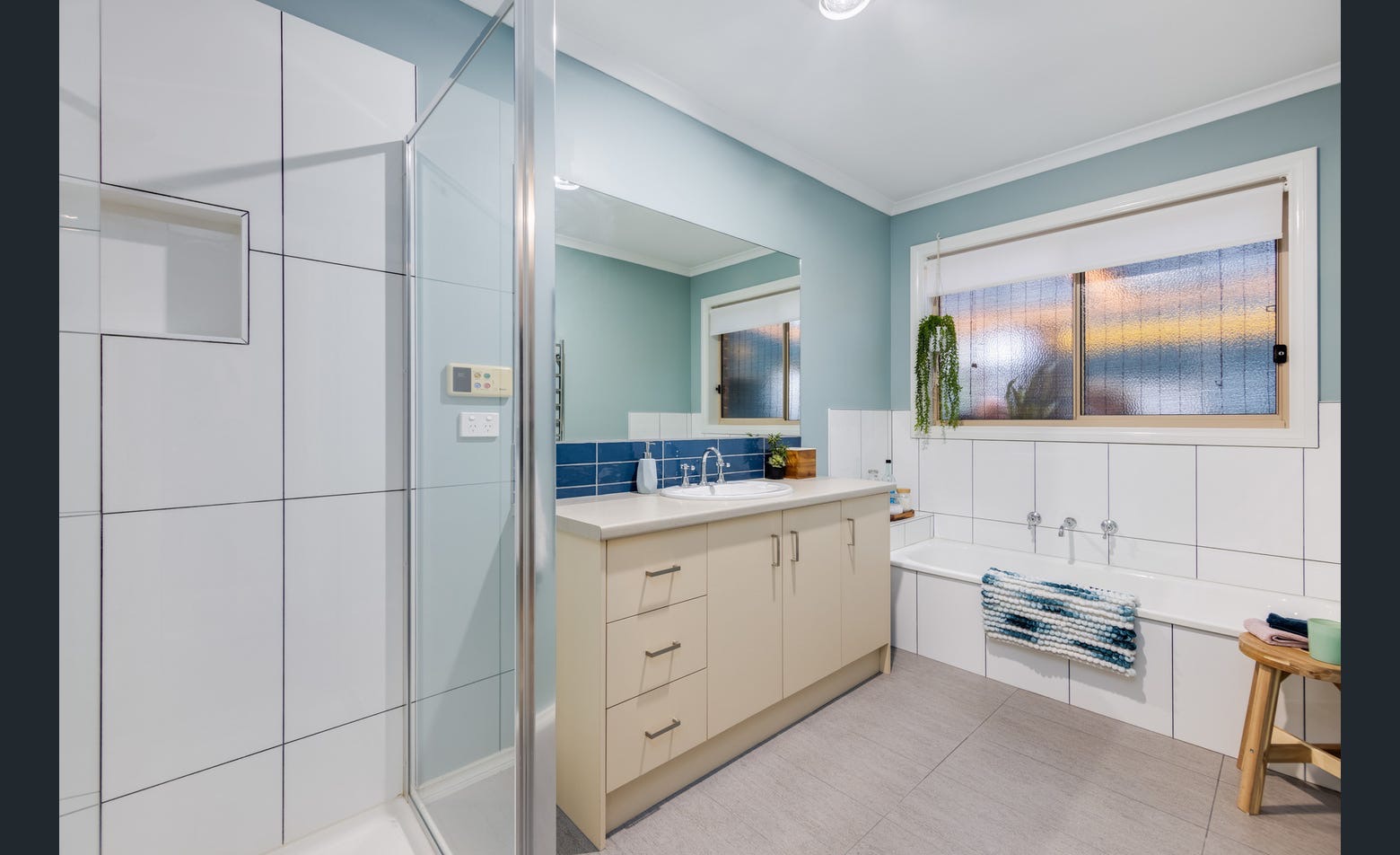 SIL property in Corio with open plan and outdoor undercover entertainment area — Home image 11