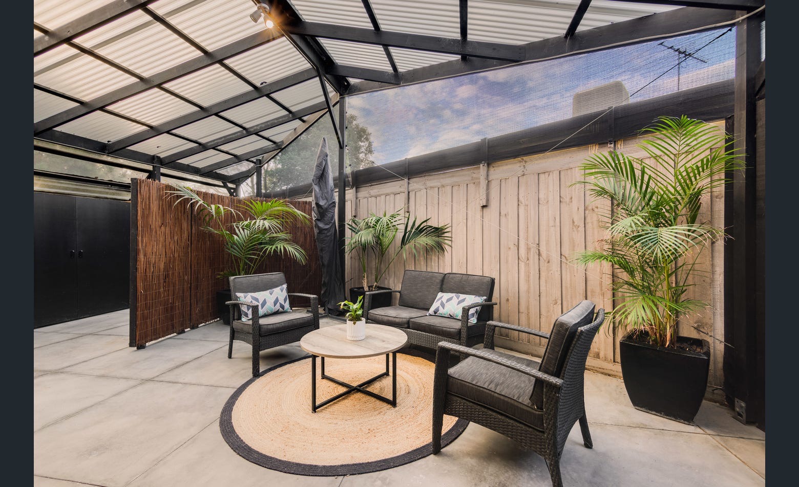 SIL property in Corio with open plan and outdoor undercover entertainment area — Home image 13