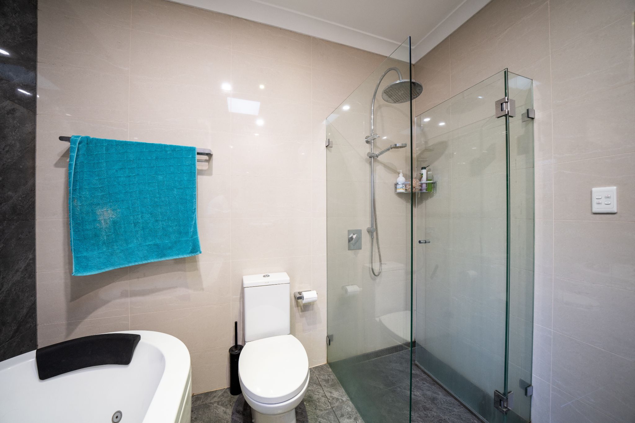 Lovely Strathfield Home - 4 Bedroom, 2 Bathroom — Home image 4
