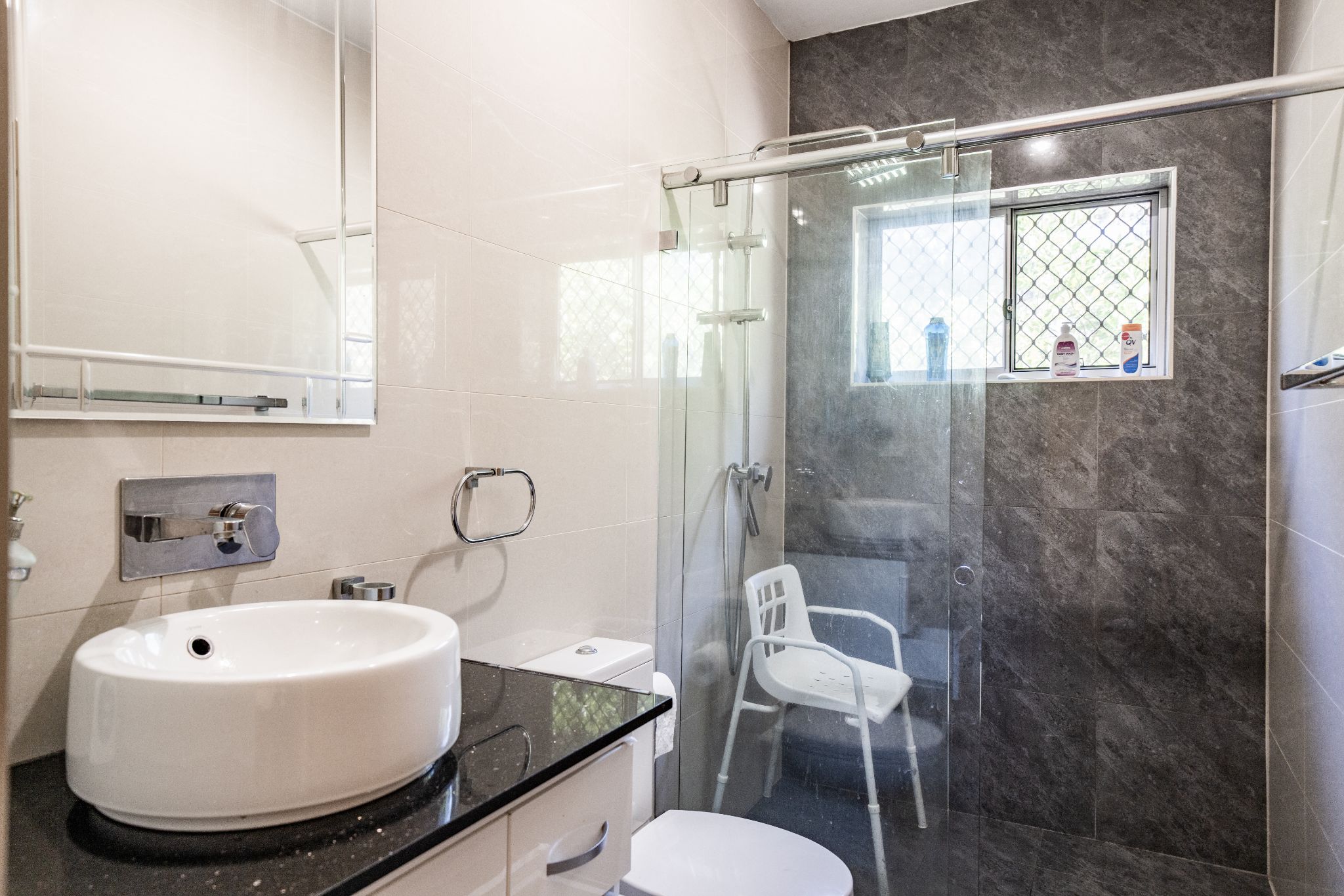 Lovely Strathfield Home - 4 Bedroom, 2 Bathroom — Home image 7