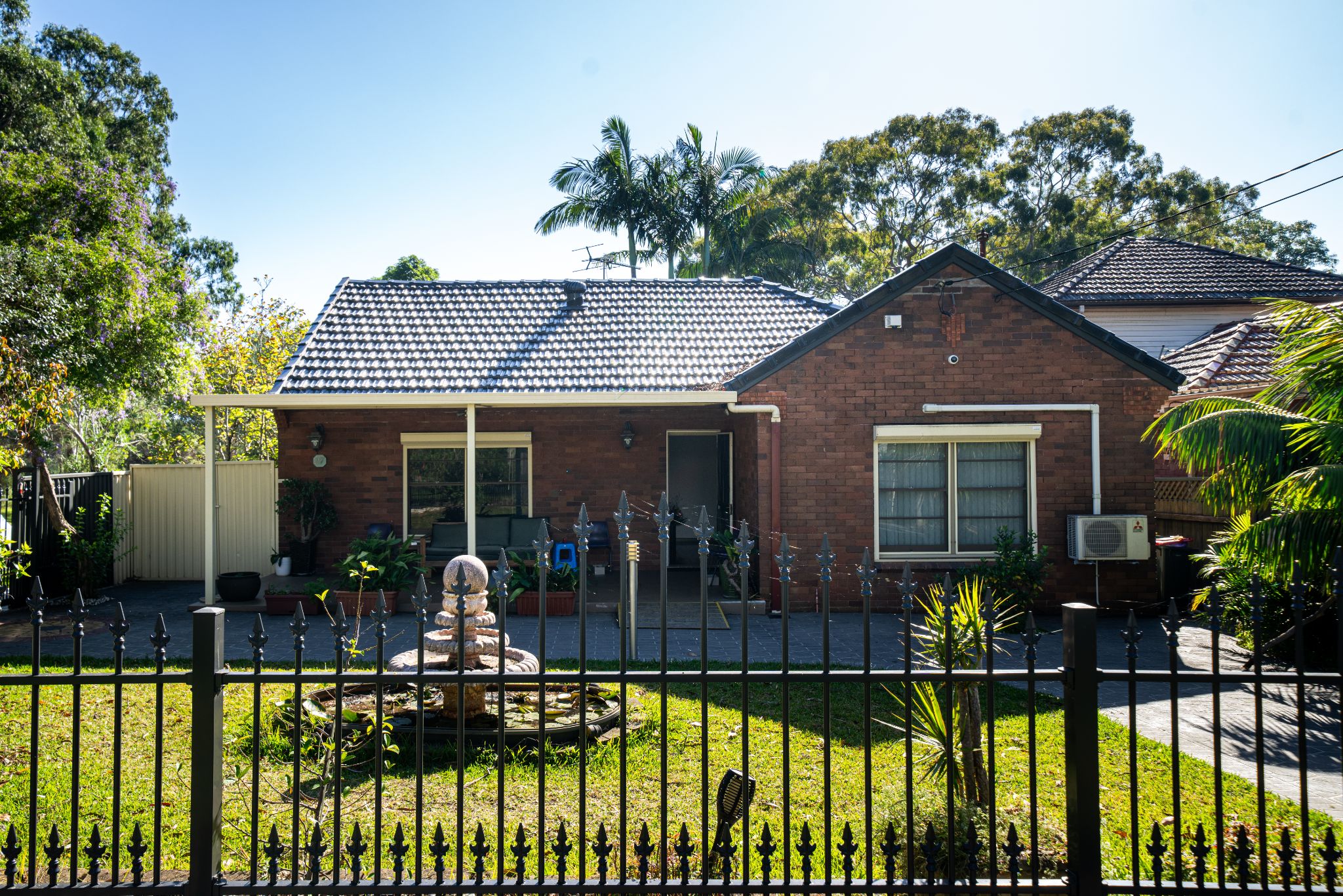 Lovely Strathfield Home - 4 Bedroom, 2 Bathroom — Home image 11