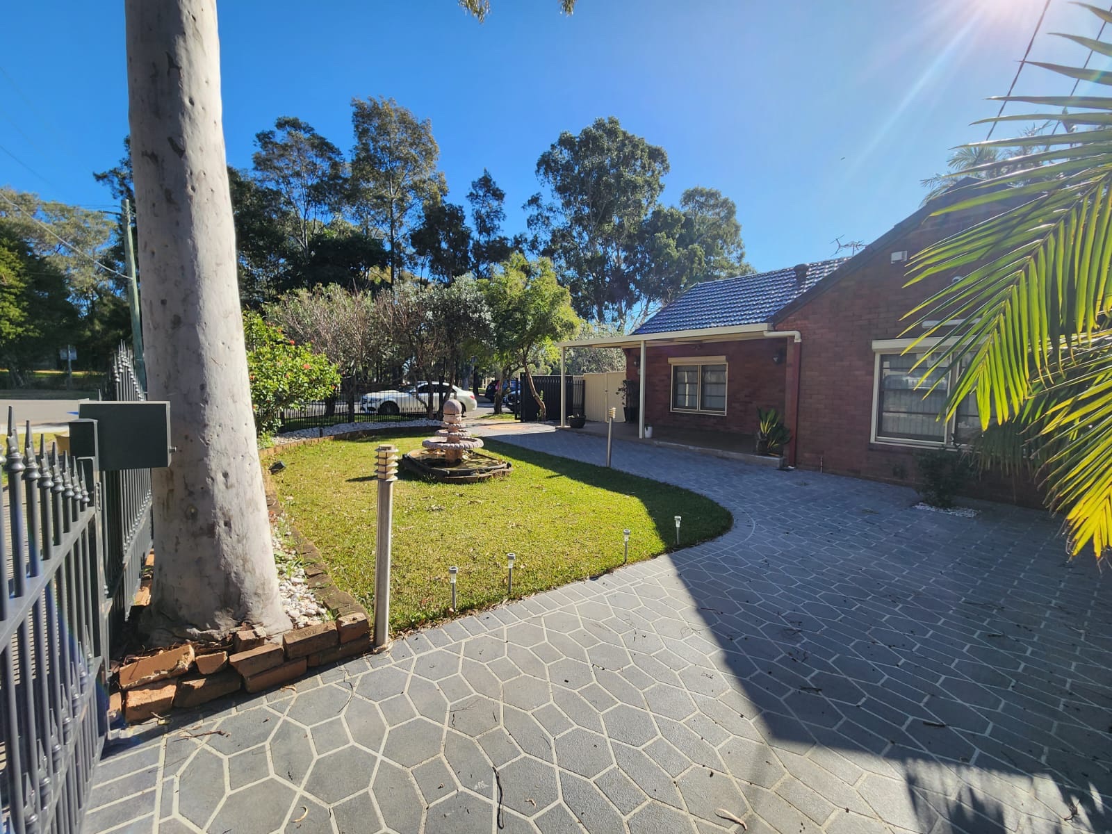Lovely Strathfield Home - 4 Bedroom, 2 Bathroom — Home image 14