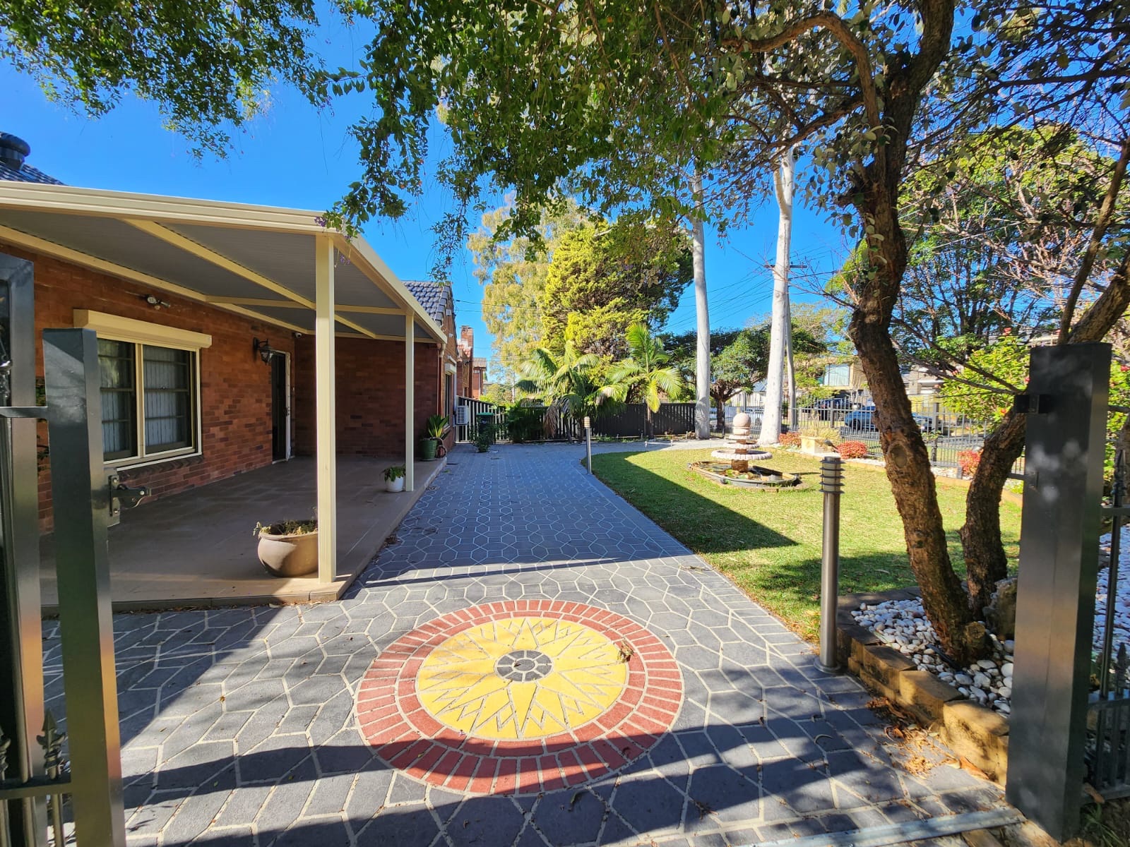 Lovely Strathfield Home - 4 Bedroom, 2 Bathroom — Home image 15