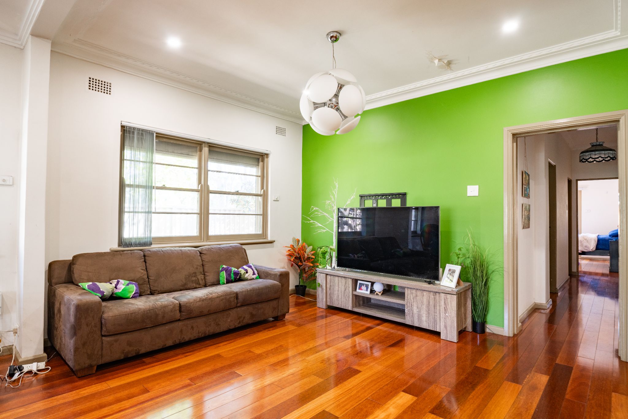 Lovely Strathfield Home - 4 Bedroom, 2 Bathroom — Home image 16