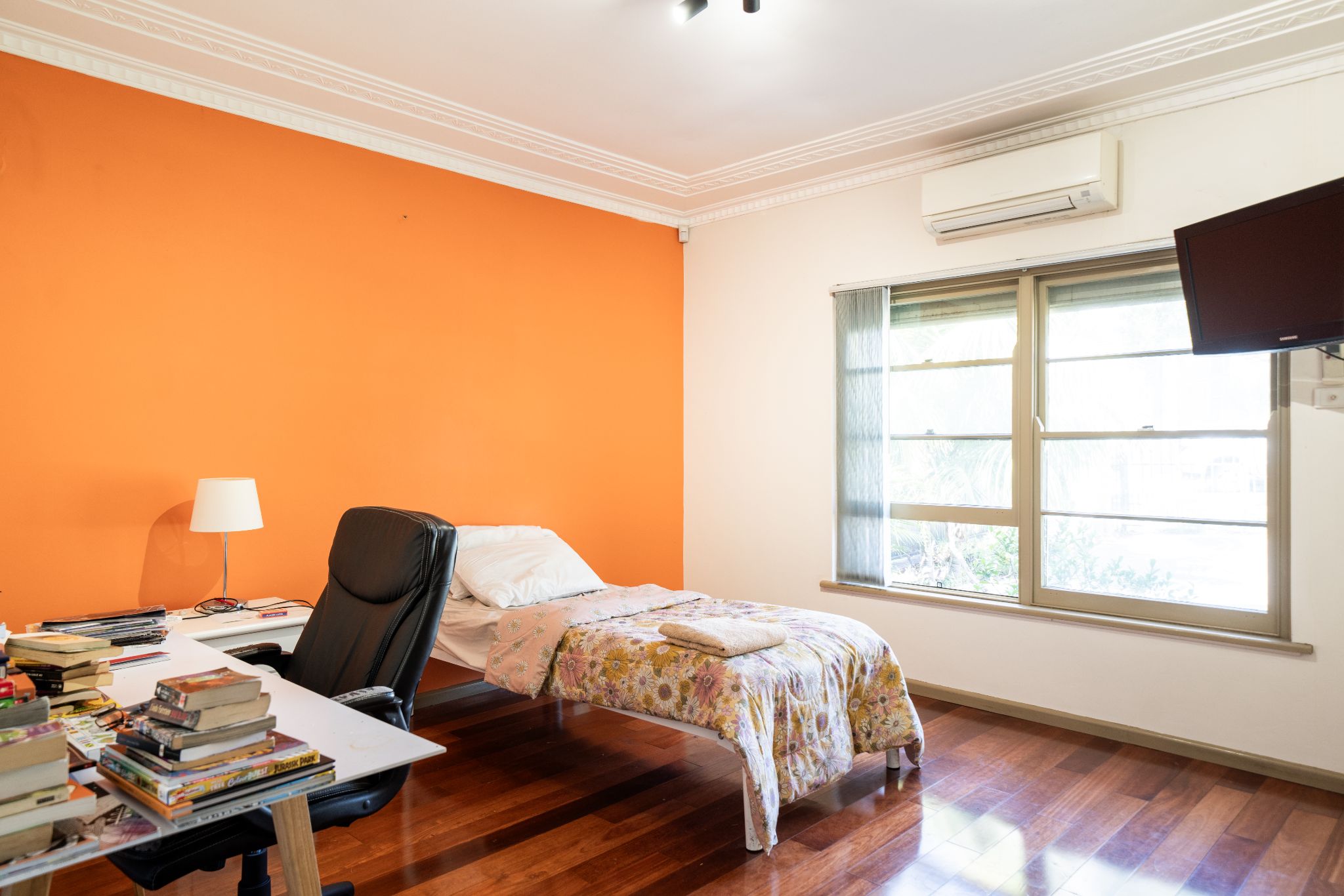Lovely Strathfield Home - 4 Bedroom, 2 Bathroom — Home image 18