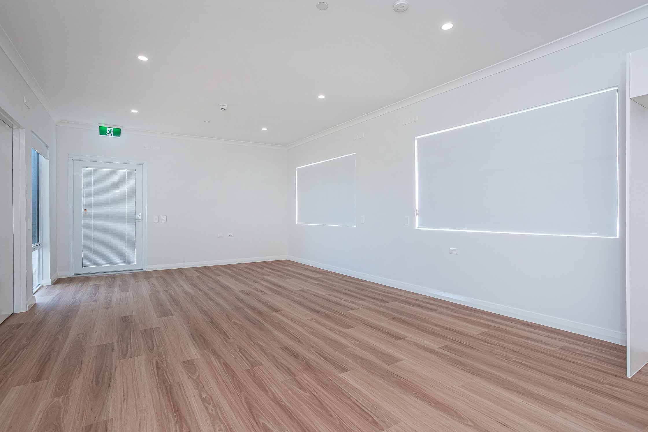 3 BR Beachside High Physical Support Home with OOA Room – Jindalee — Home image 3