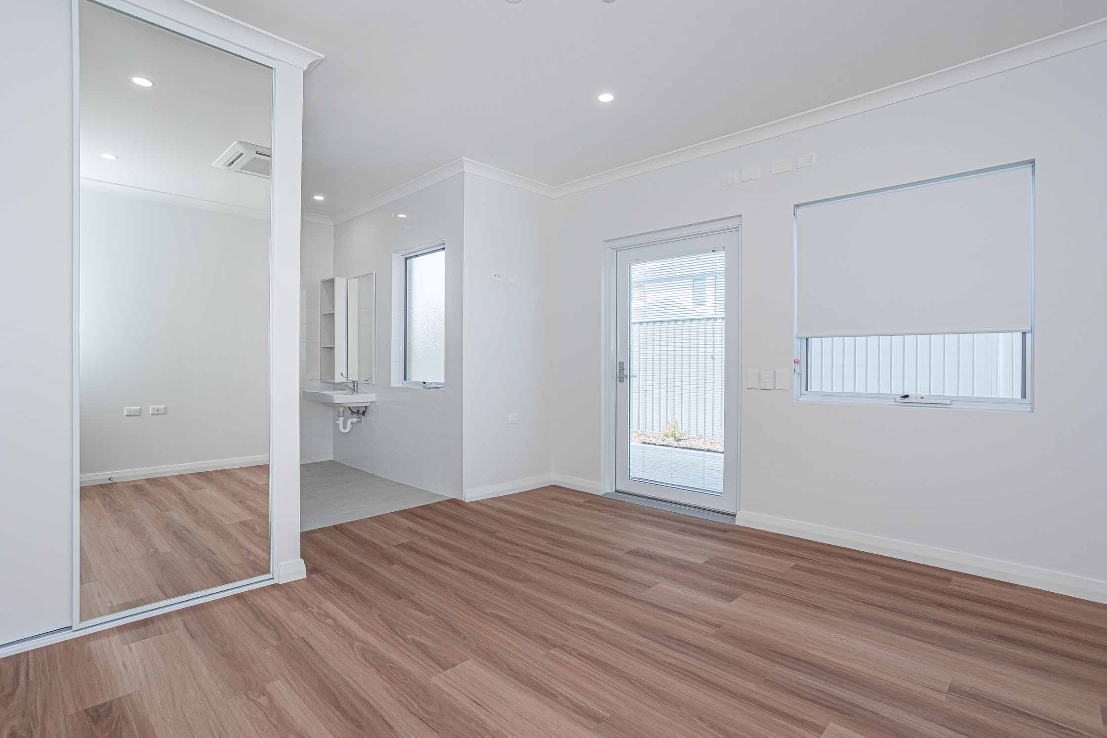 3 BR Beachside High Physical Support Home with OOA Room – Jindalee — Home image 4