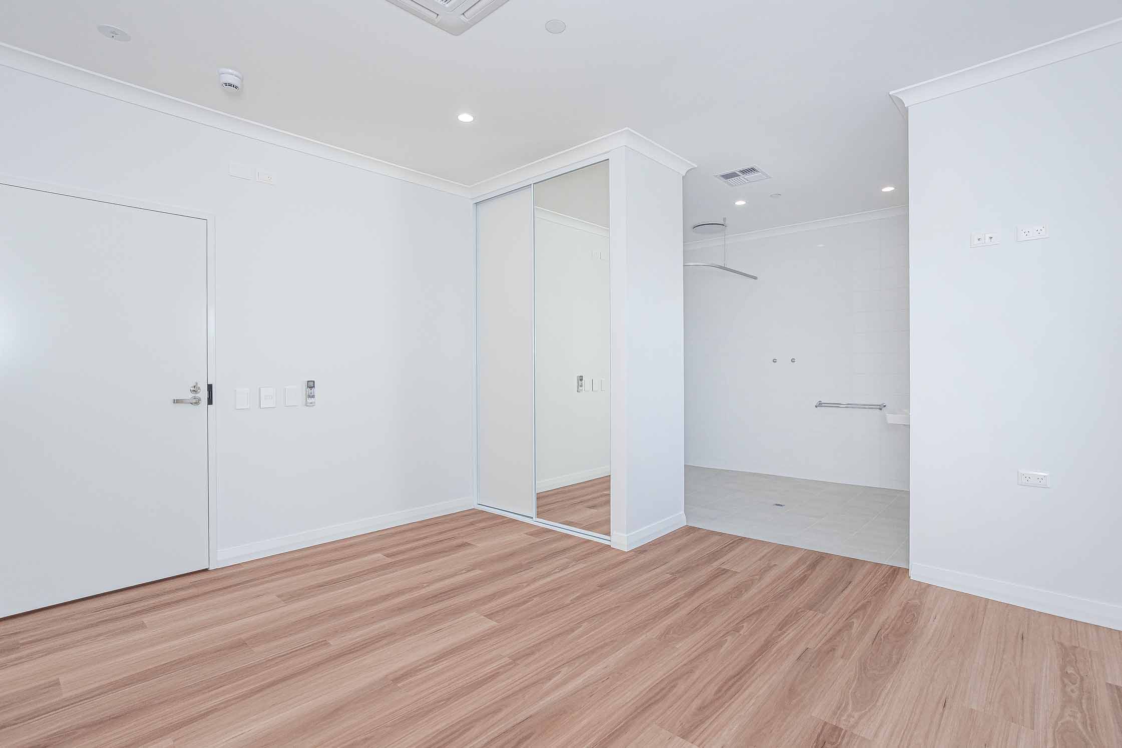 3 BR Beachside High Physical Support Home with OOA Room – Jindalee — Home image 6