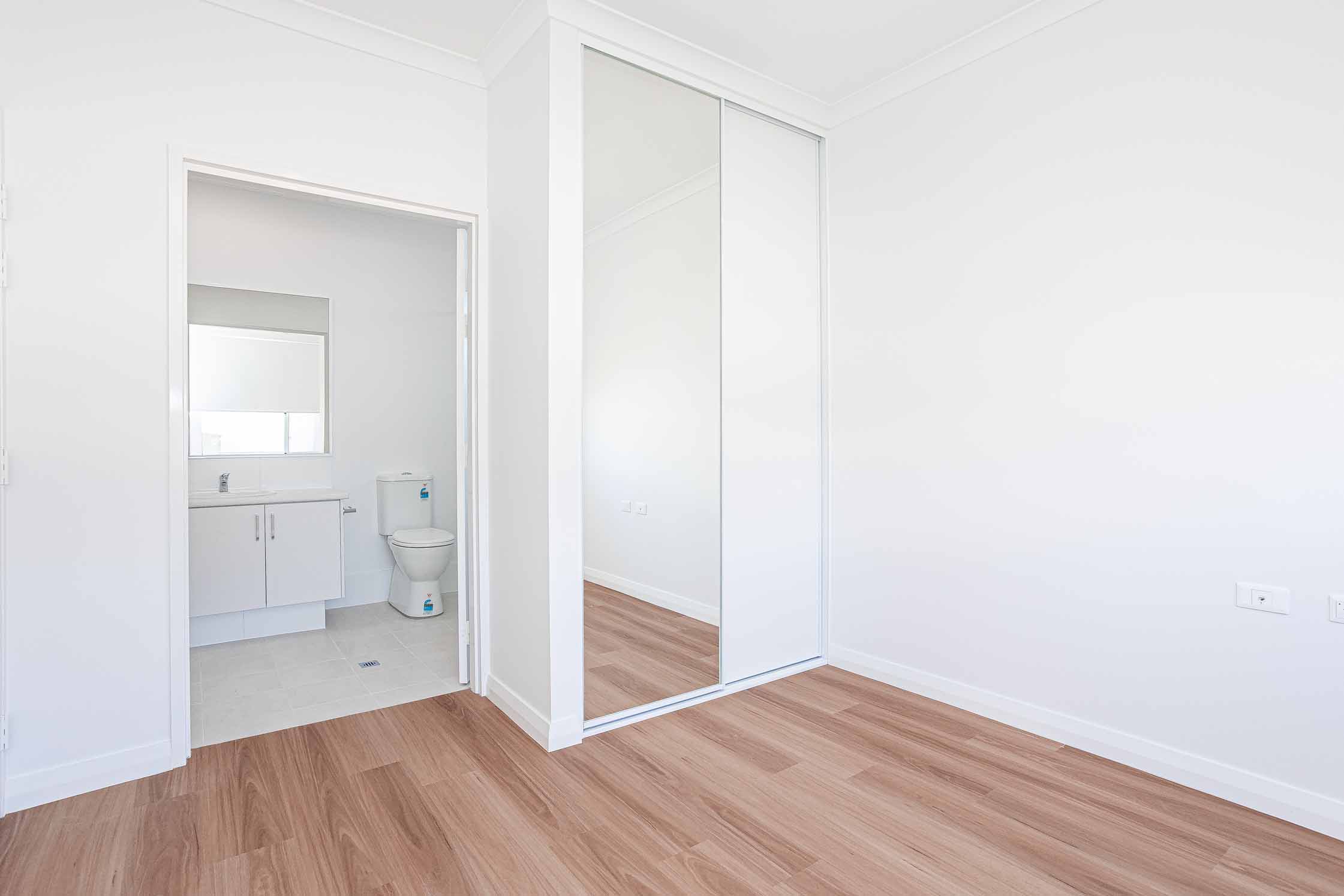 3 BR Beachside High Physical Support Home with OOA Room – Jindalee — Home image 7