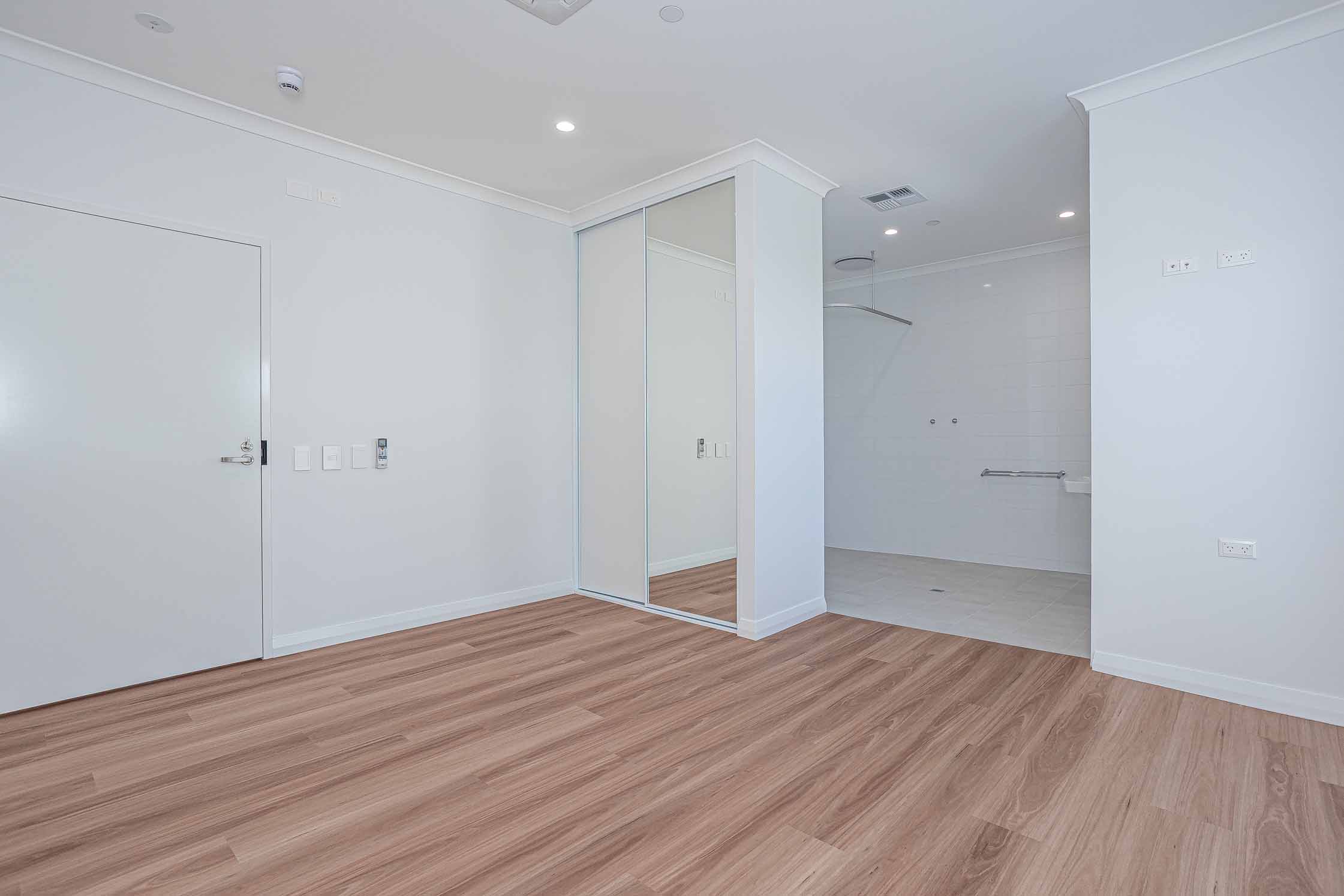 3 BR Beachside High Physical Support Home with OOA Room – Jindalee — Home image 8
