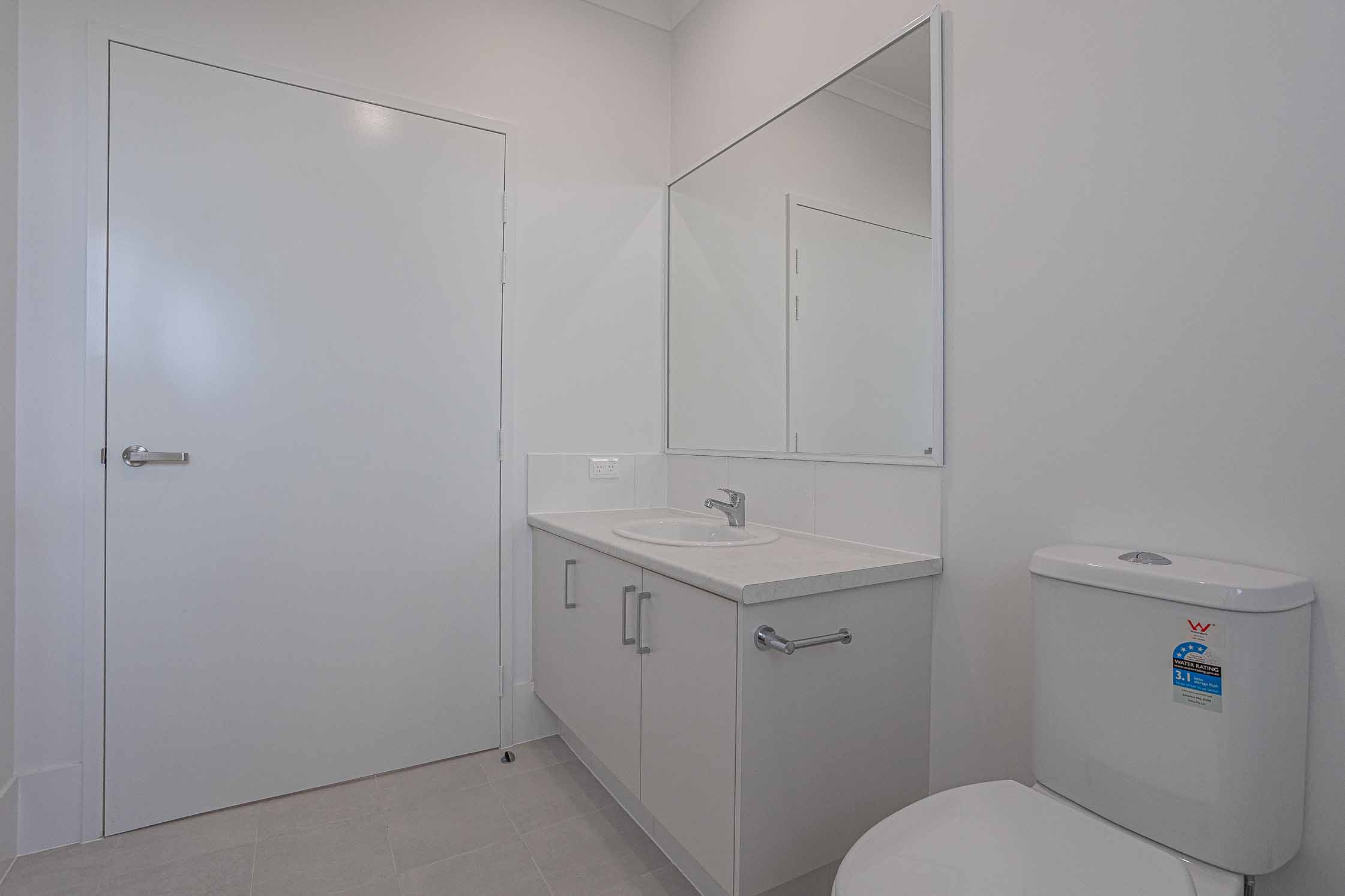 3 BR Beachside High Physical Support Home with OOA Room – Jindalee — Home image 9