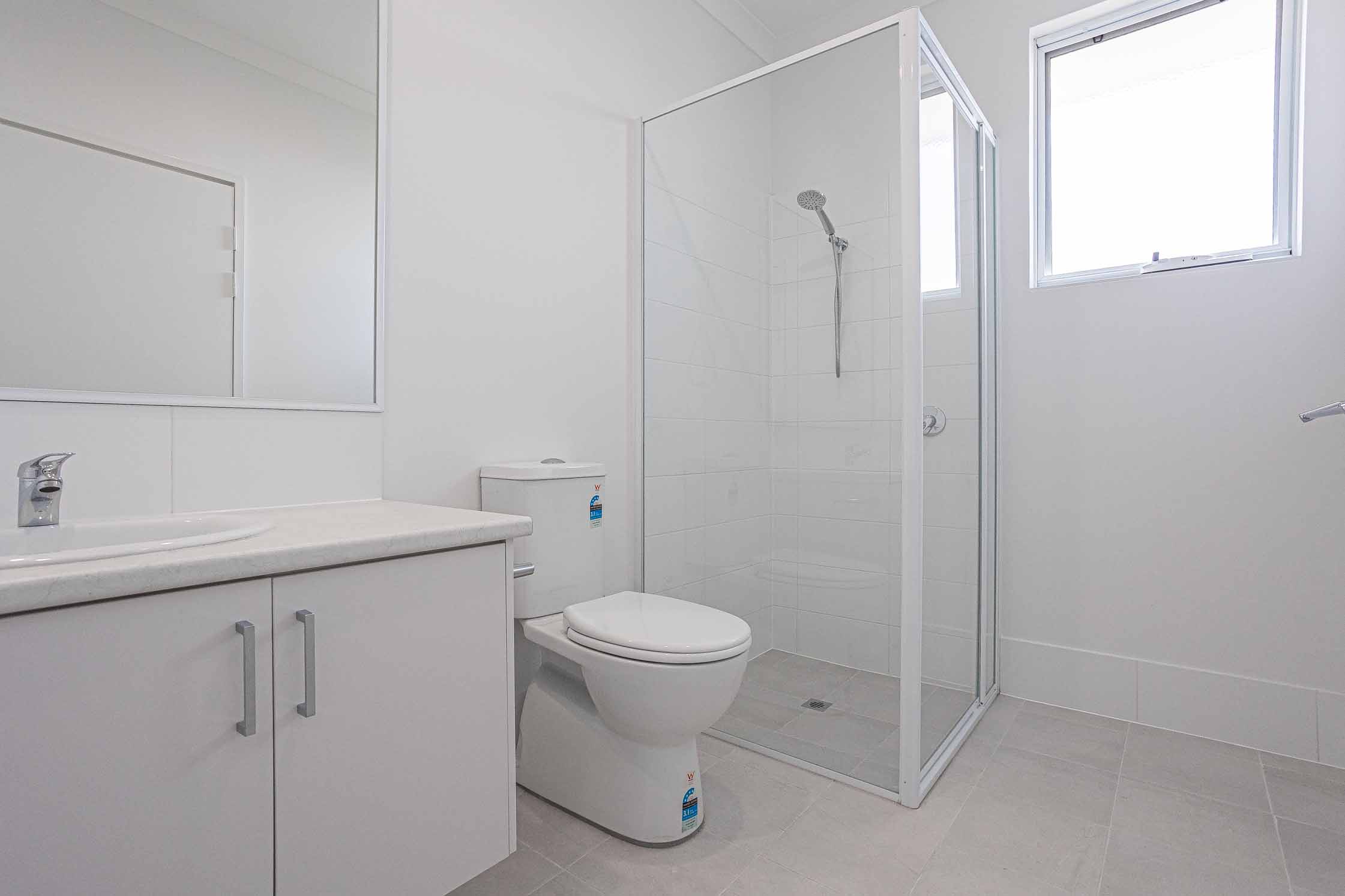 3 BR Beachside High Physical Support Home with OOA Room – Jindalee — Home image 10