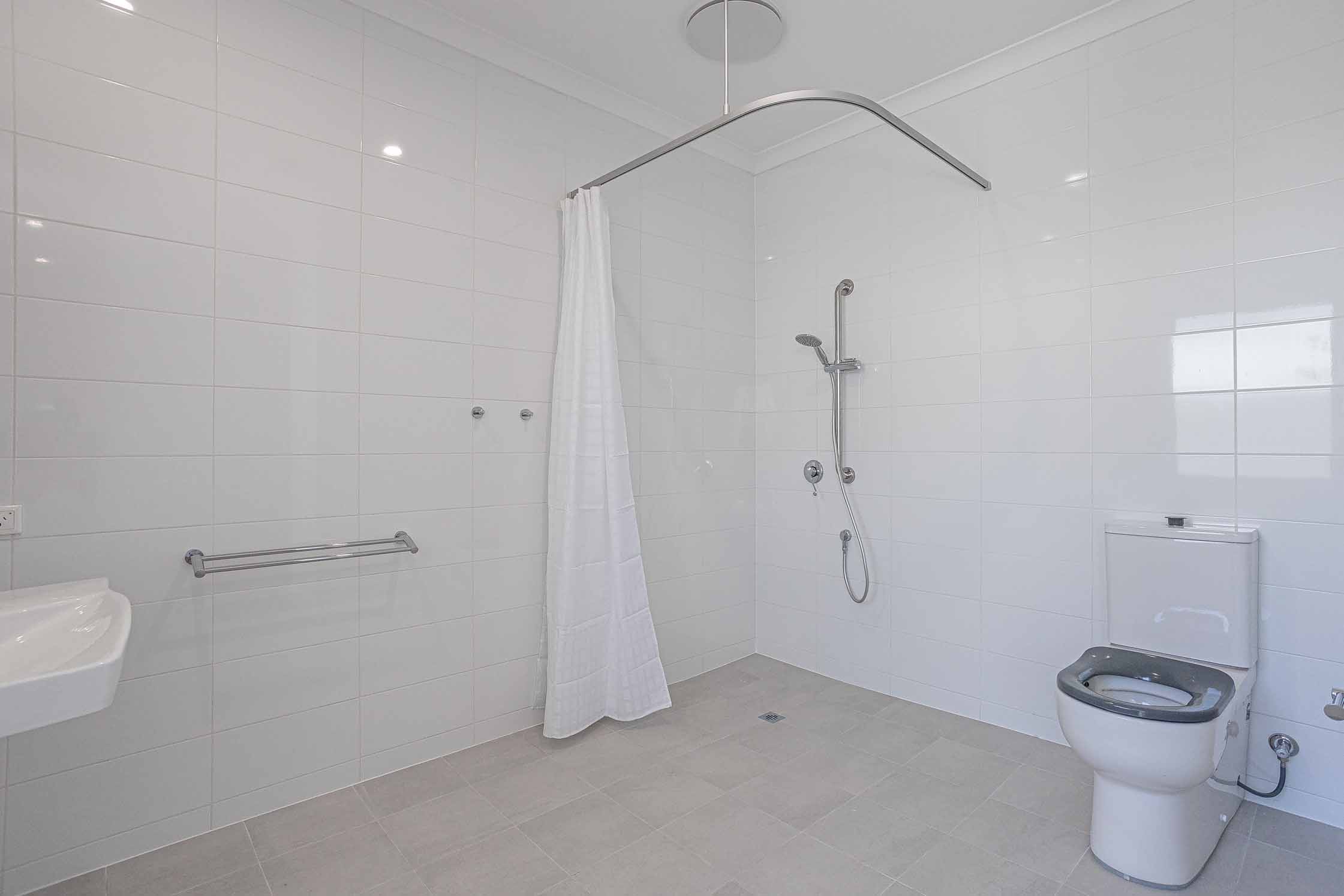 3 BR Beachside High Physical Support Home with OOA Room – Jindalee — Home image 11