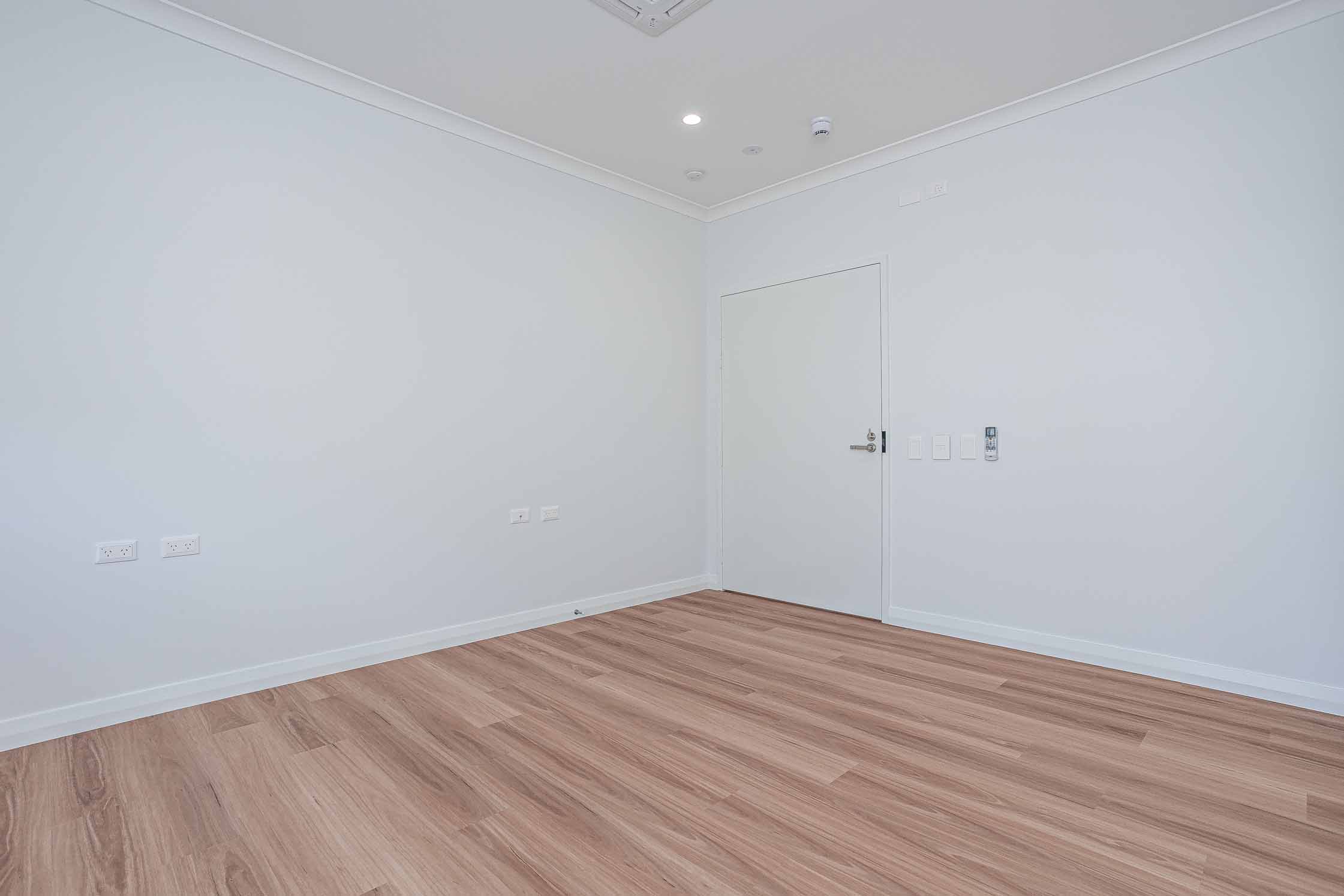 3 BR Beachside High Physical Support Home with OOA Room – Jindalee — Home image 13