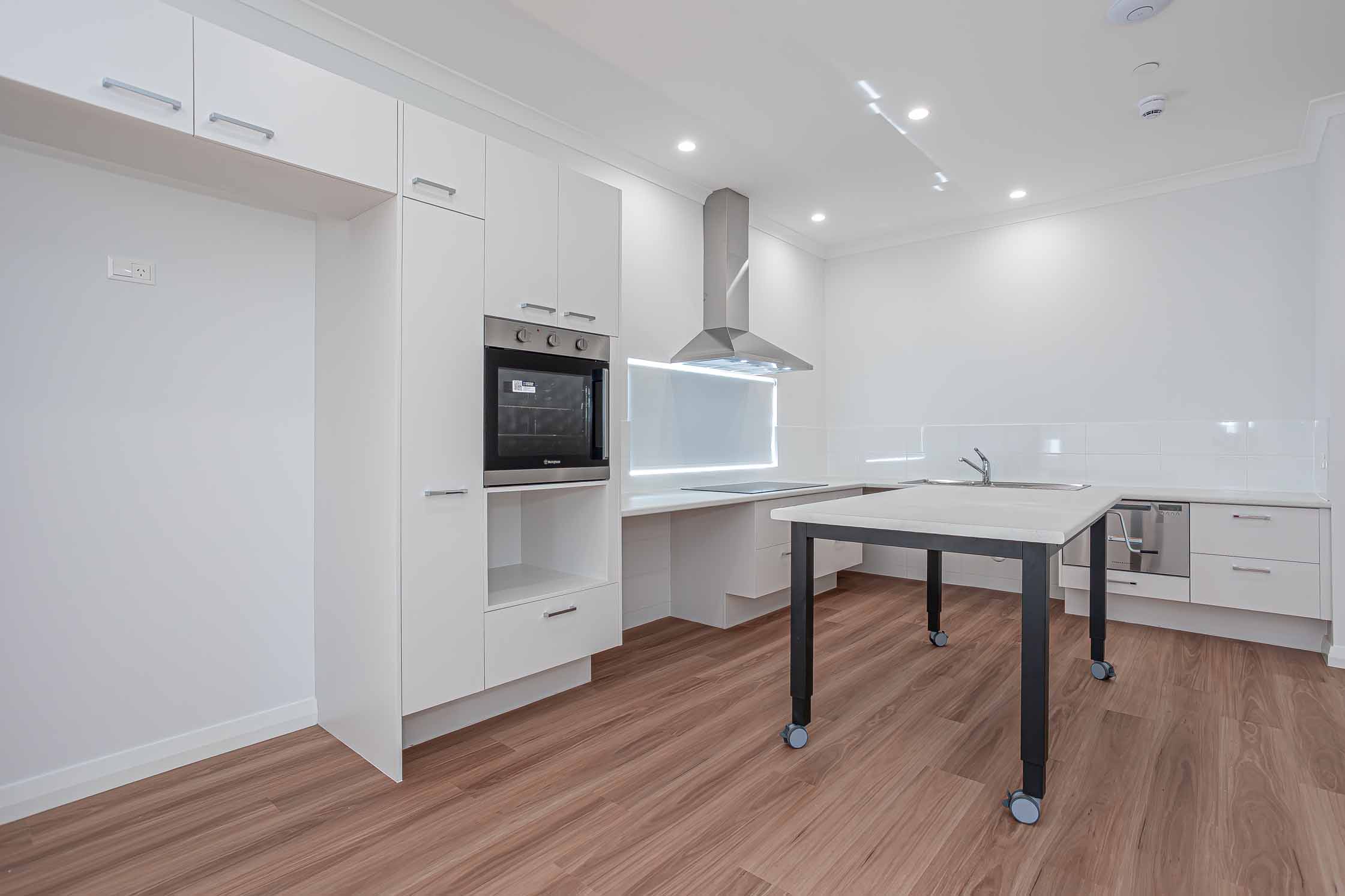 3 BR Beachside High Physical Support Home with OOA Room – Jindalee — Home image 14