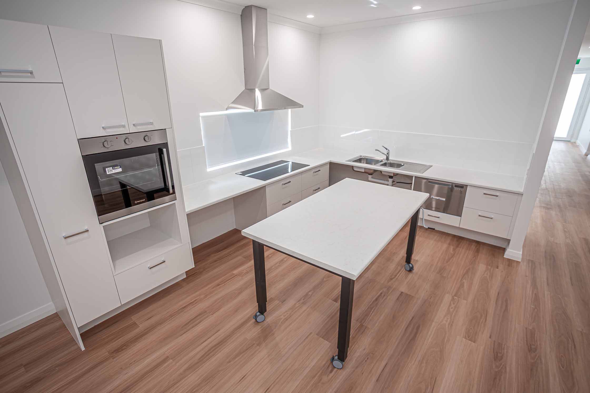 3 BR Beachside High Physical Support Home with OOA Room – Jindalee — Home image 15