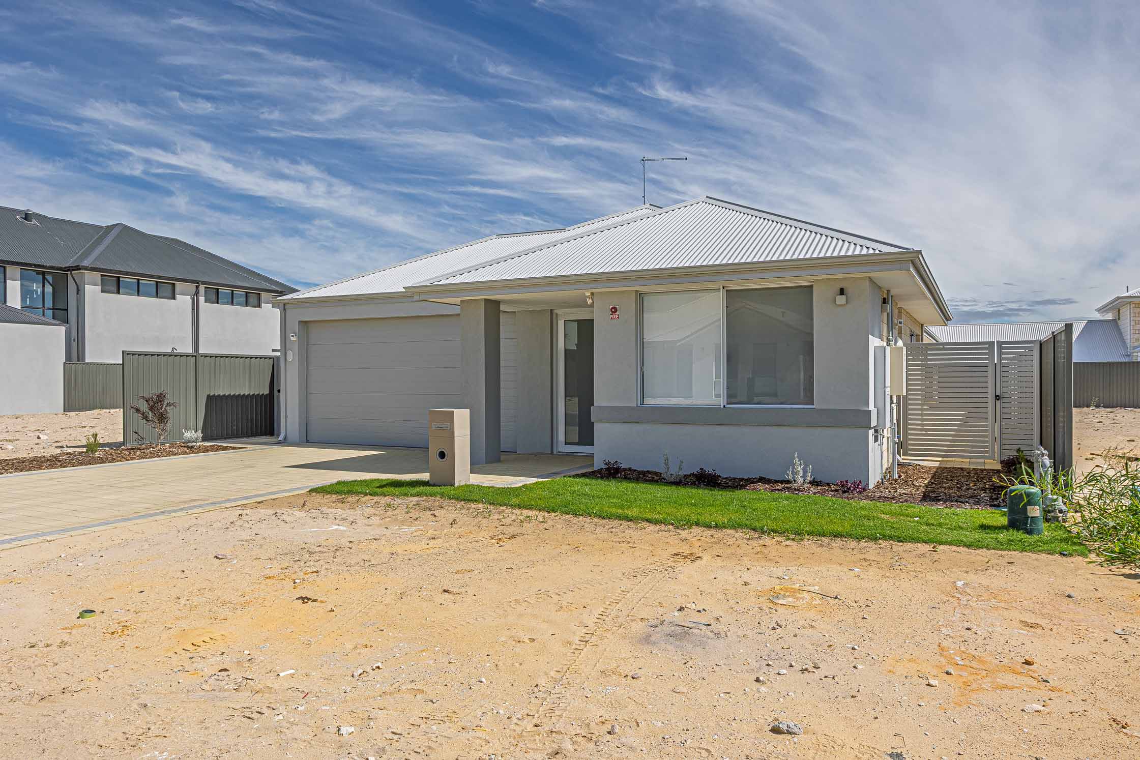 3 BR Beachside High Physical Support Home with OOA Room – Jindalee — Home image 16