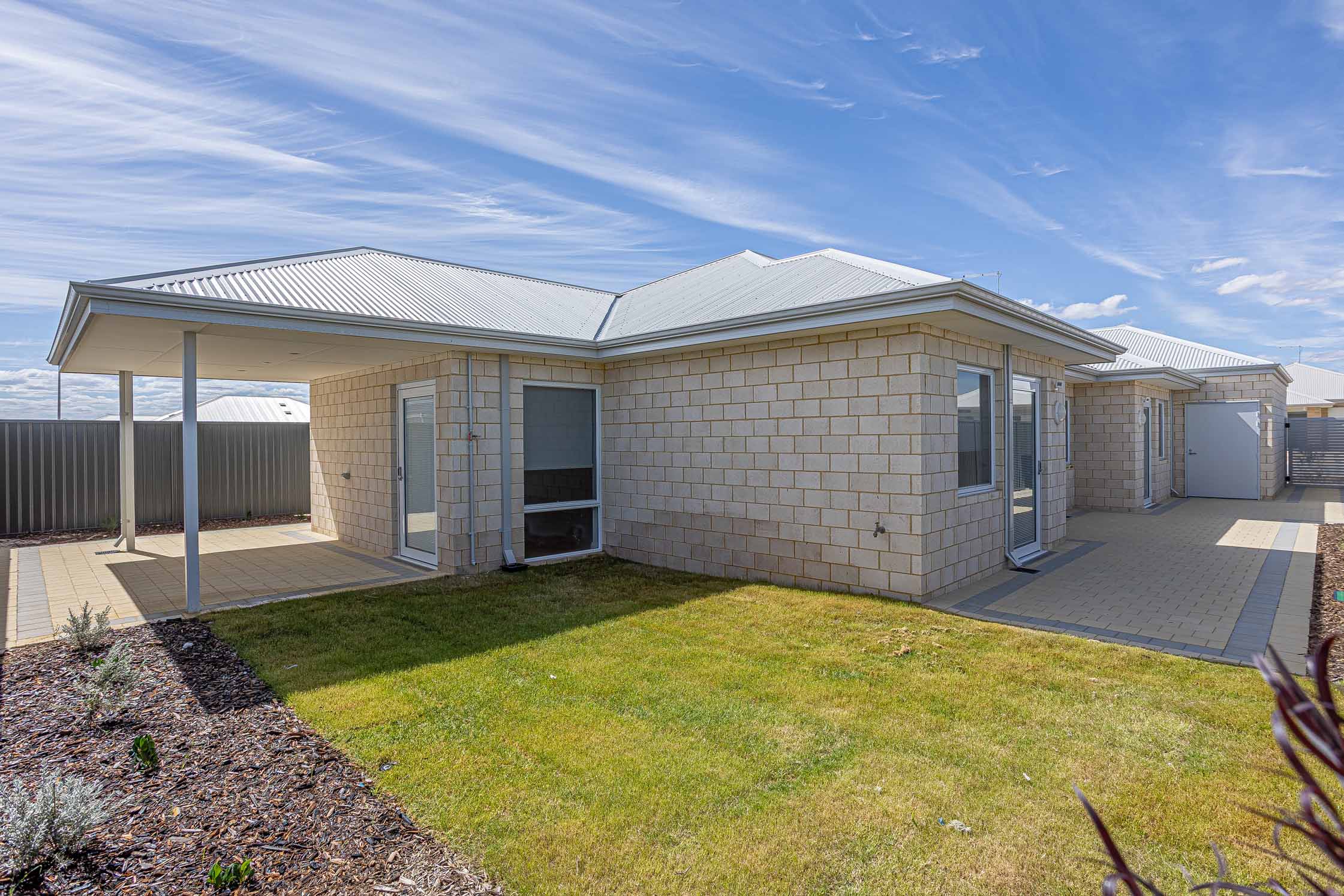 3 BR Beachside High Physical Support Home with OOA Room – Jindalee — Home image 22