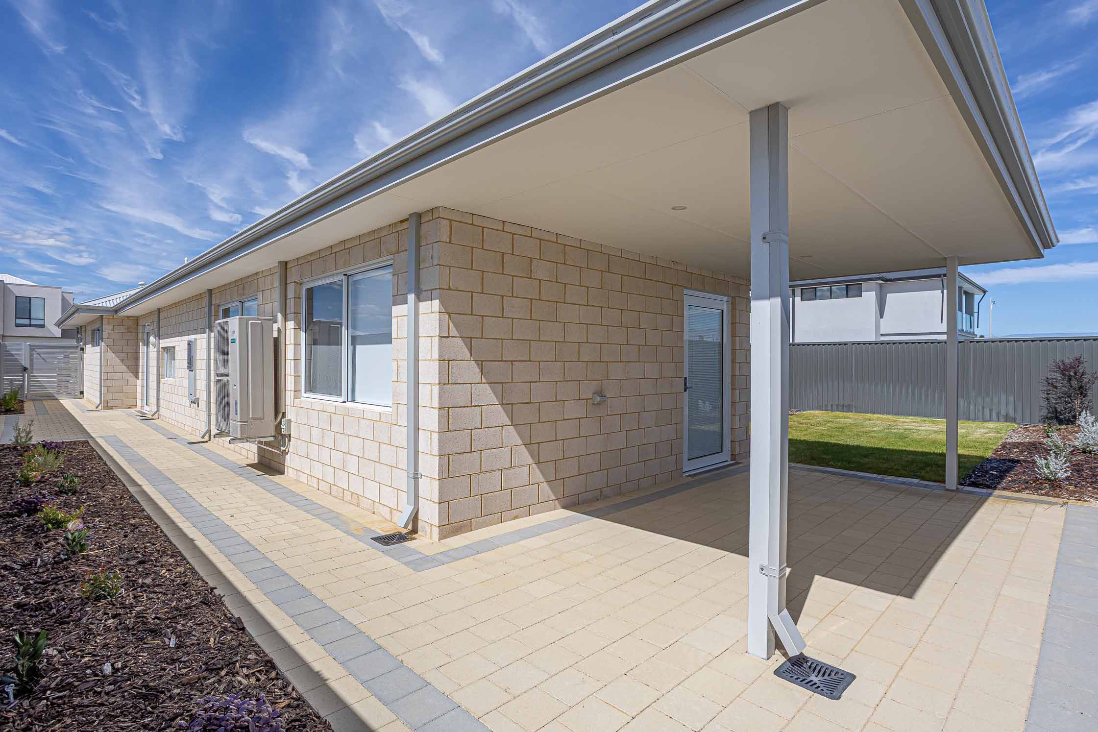 3 BR Beachside High Physical Support Home with OOA Room – Jindalee — Home image 23