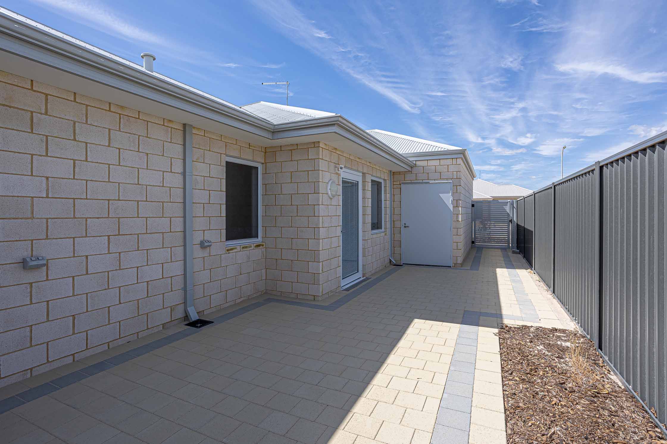 3 BR Beachside High Physical Support Home with OOA Room – Jindalee — Home image 24