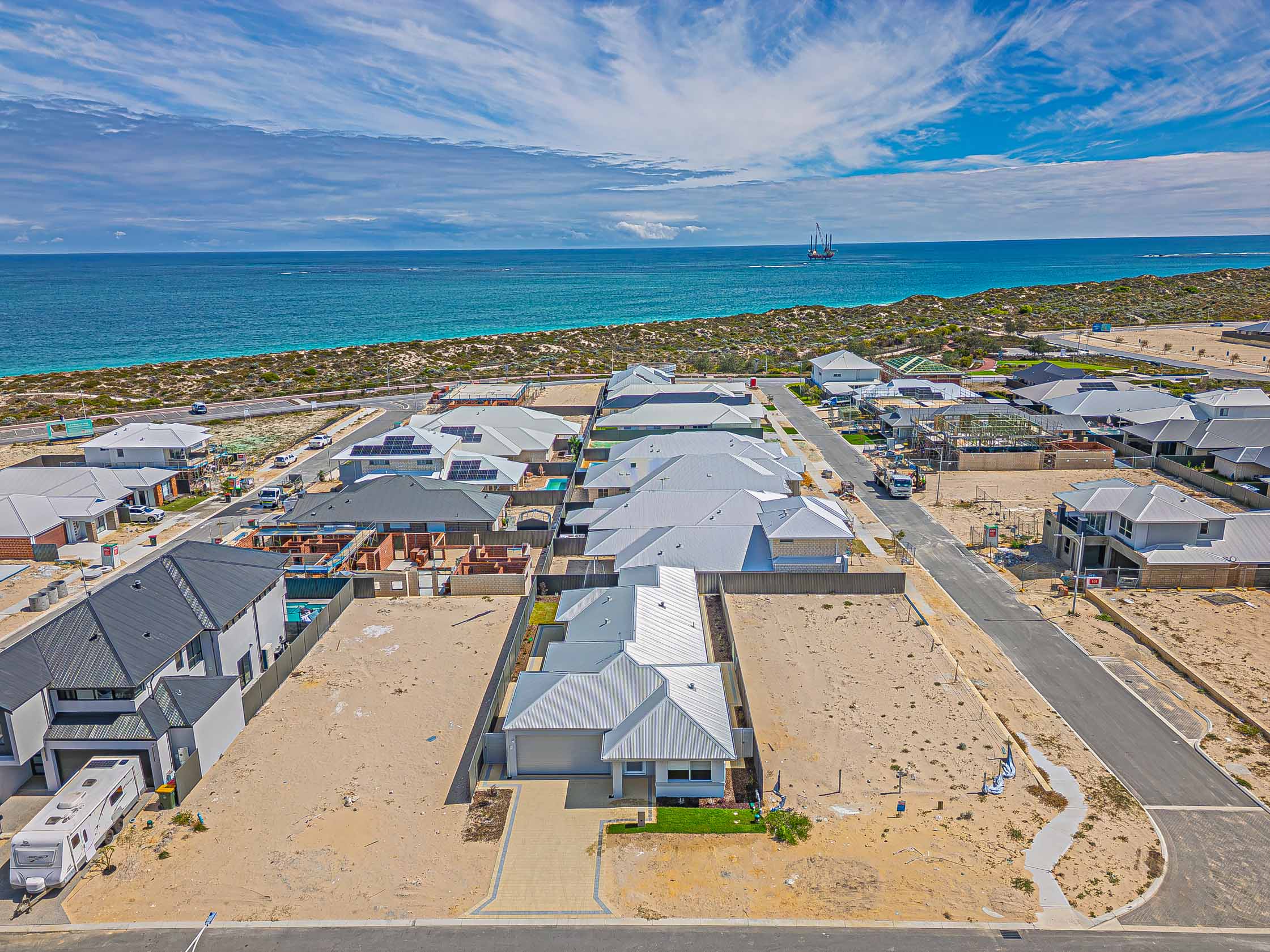 3 BR Beachside High Physical Support Home with OOA Room – Jindalee — Home image 25