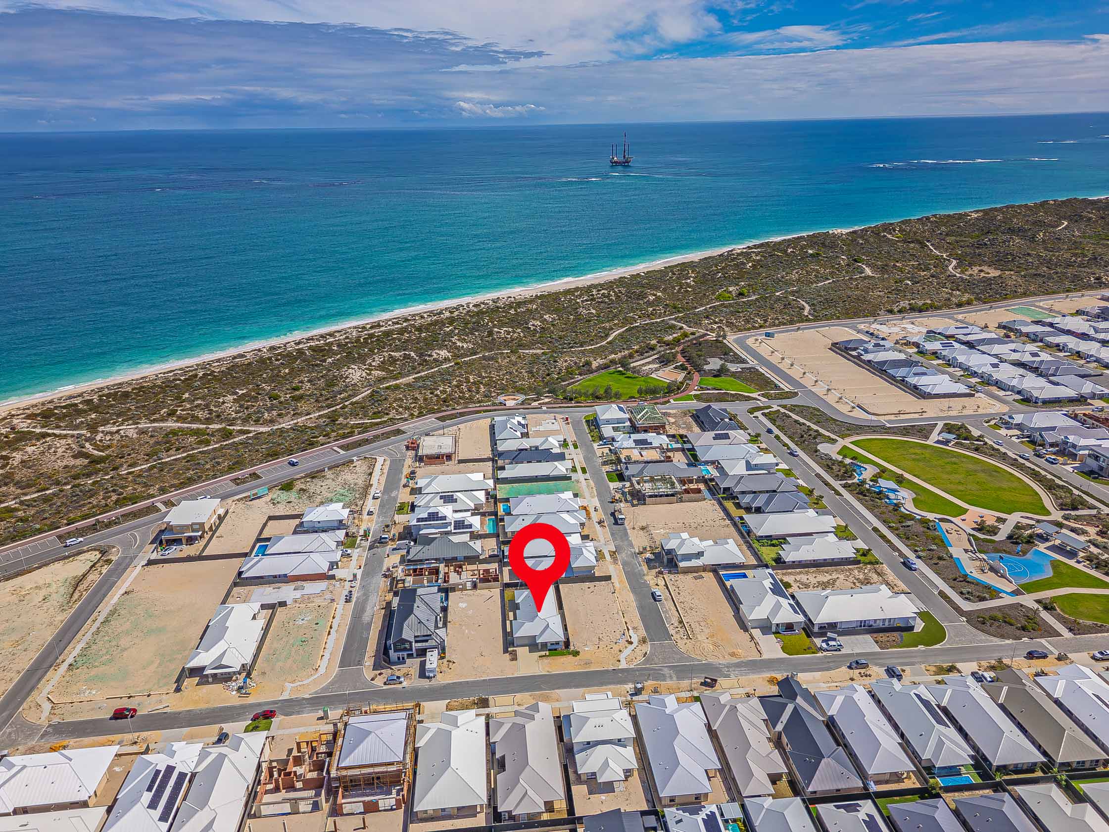 3 BR Beachside High Physical Support Home with OOA Room – Jindalee — Home image 26