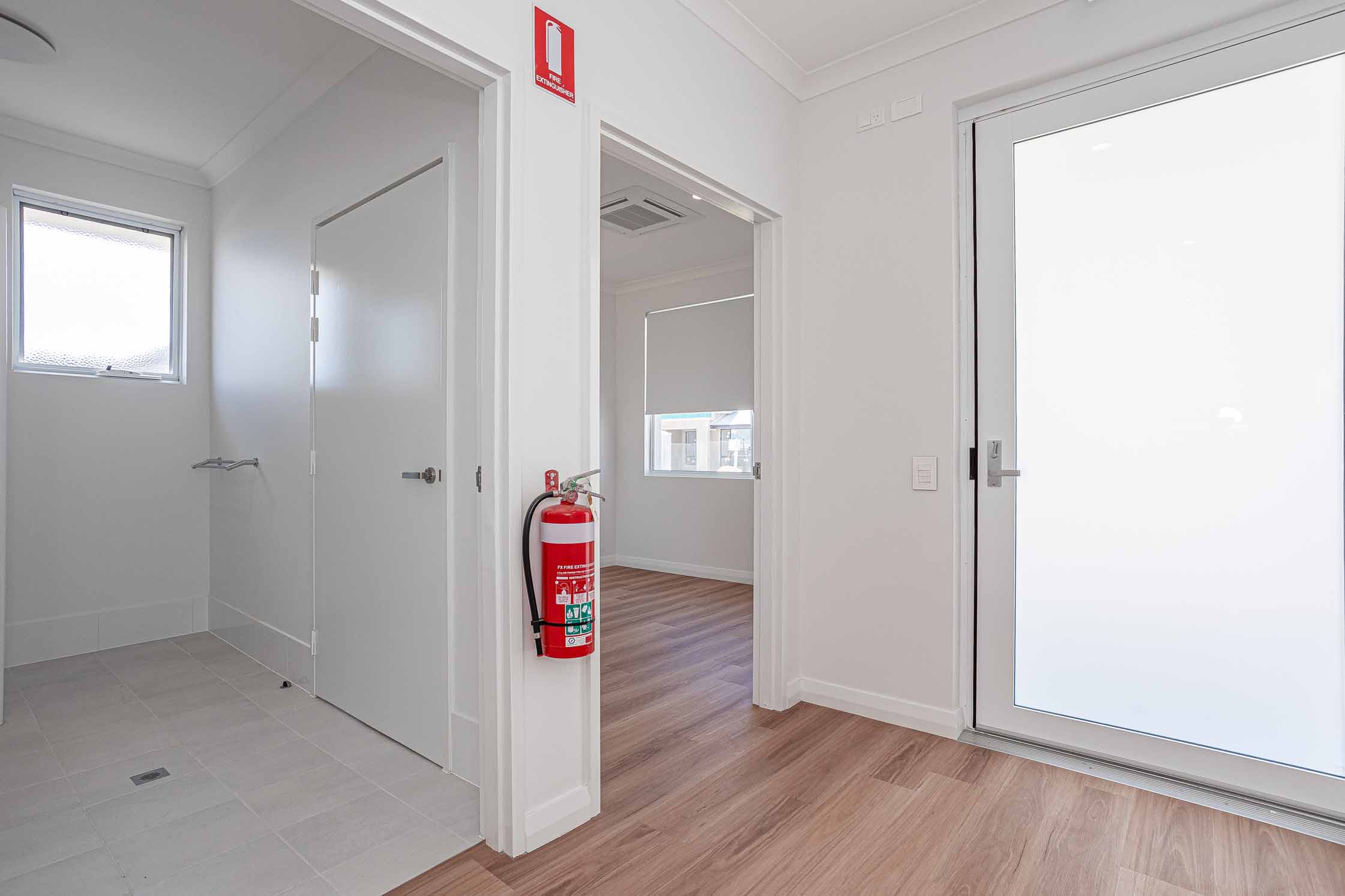 3 BR Beachside High Physical Support Home with OOA Room – Jindalee — Home image 27