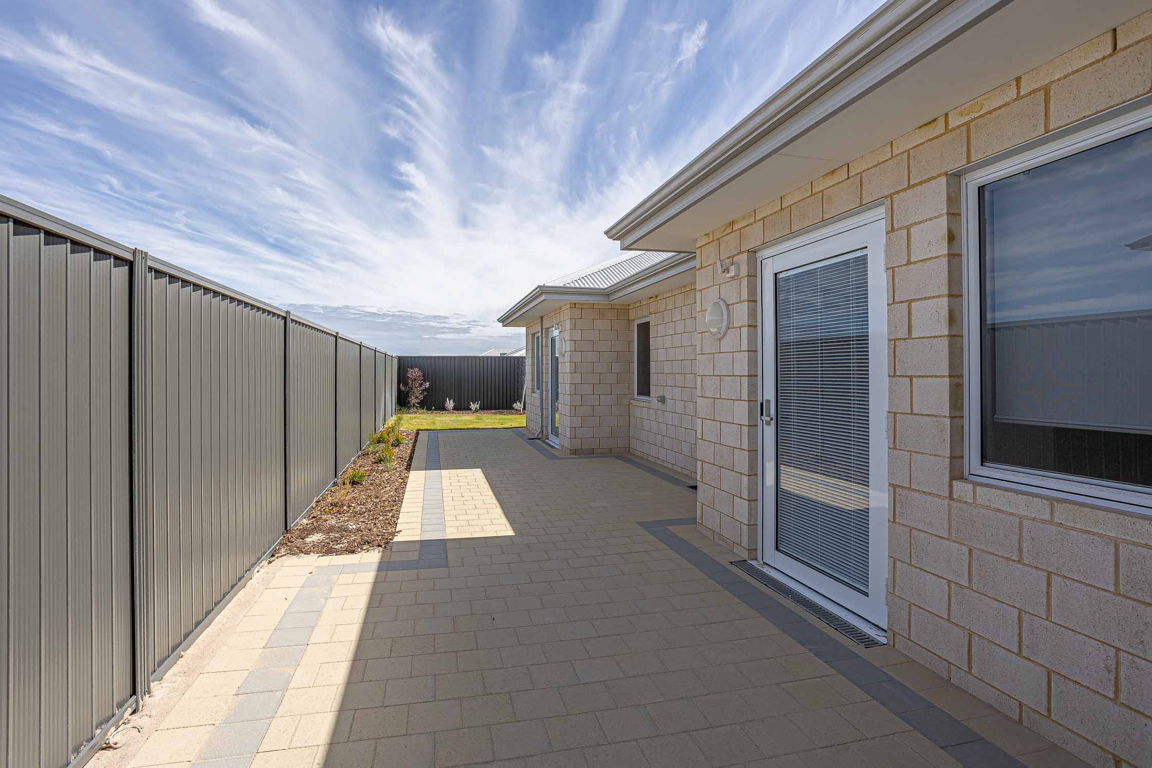 3 BR Beachside High Physical Support Home with OOA Room – Jindalee — Home image 31