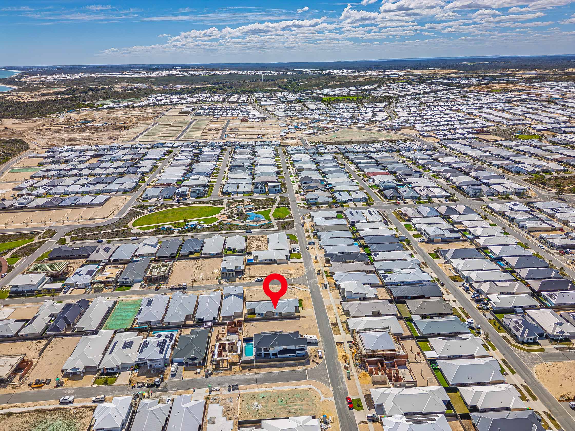 3 BR Beachside High Physical Support Home with OOA Room – Jindalee — Home image 32