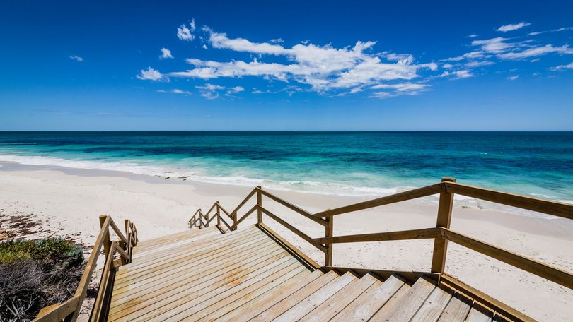 3 BR Beachside High Physical Support Home with OOA Room – Jindalee — Home image 5