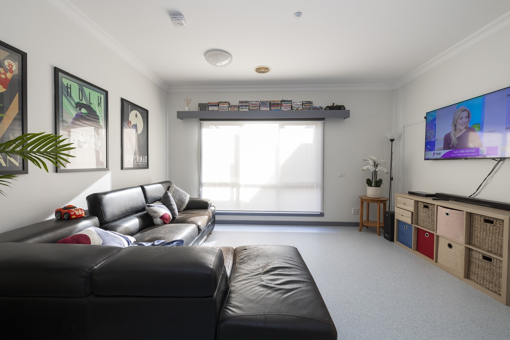 A bright,spacious, accessible house with a large backyard and pet chickens! — Home image 11