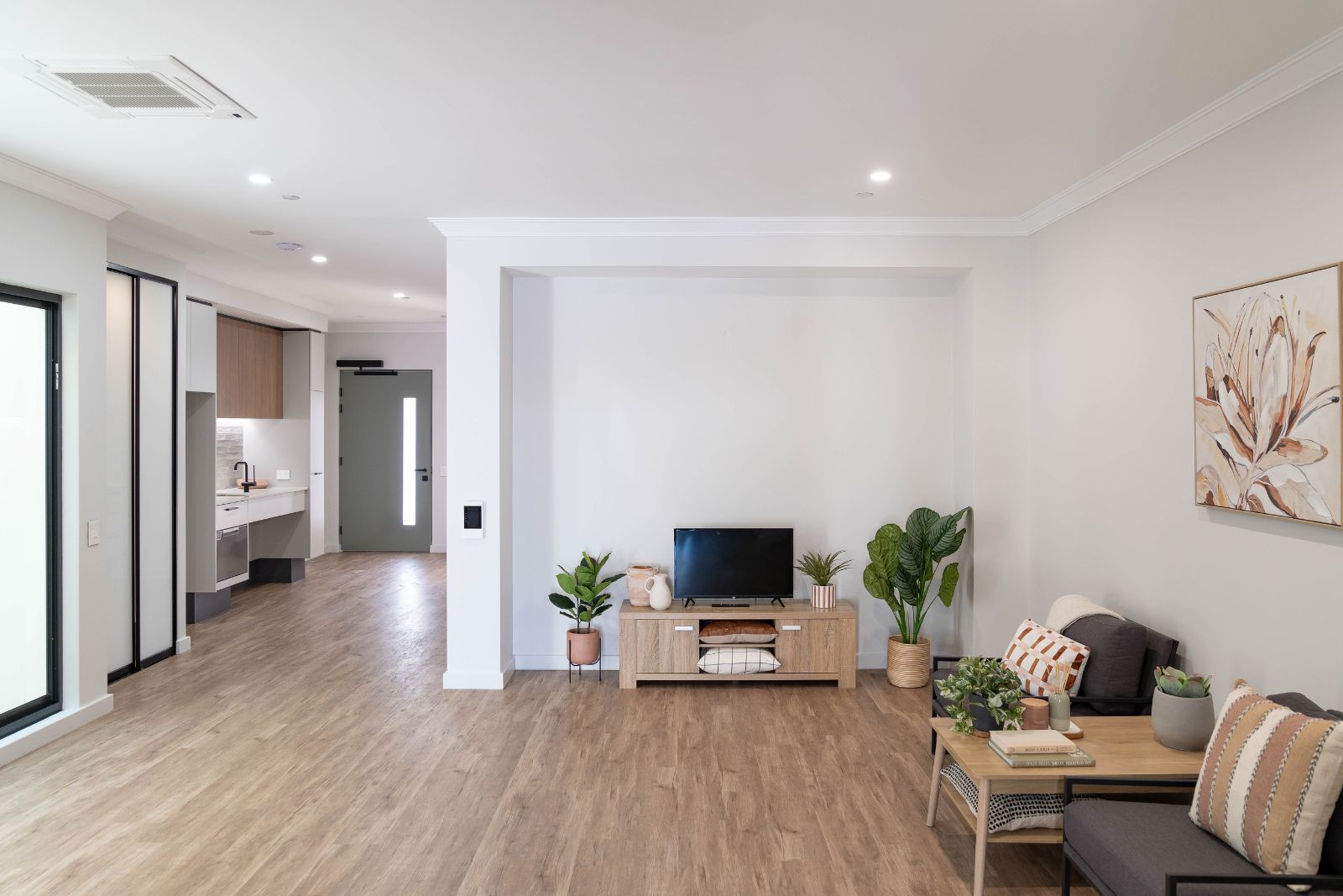 Individual, Secure, Private Villas in Excellent Location Disability Accommodation — Home image 3
