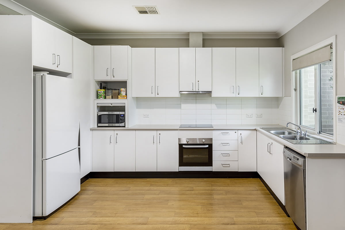 Housing two villas with common living area, spacious property in ideal location — Home image 2
