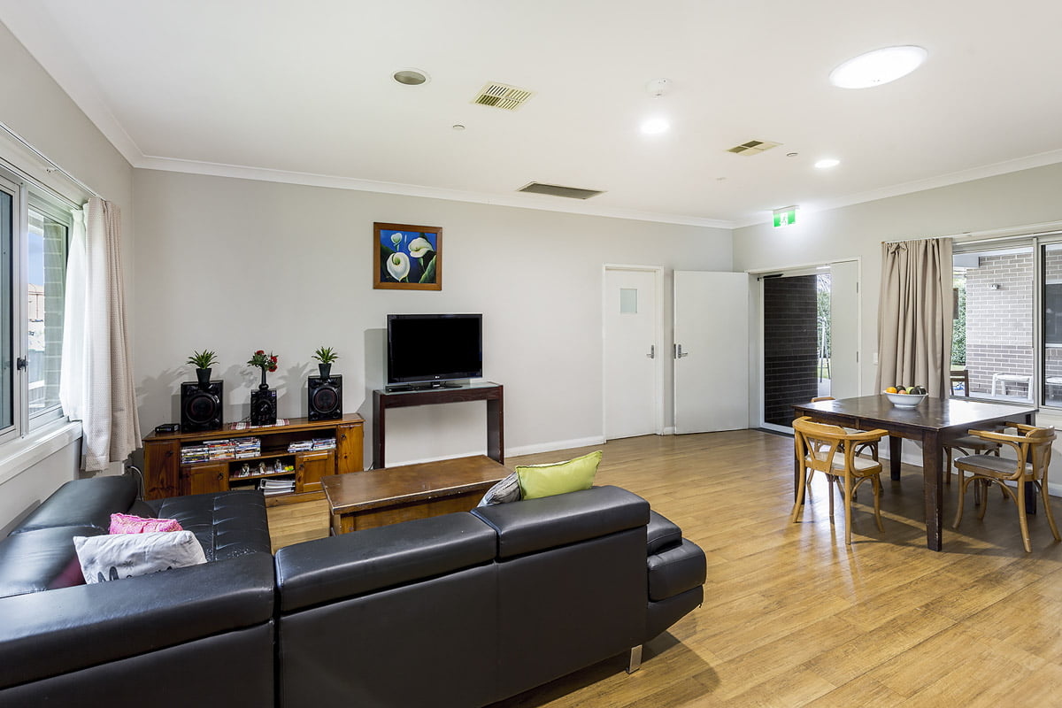 Housing two villas with common living area, spacious property in ideal location — Home image 4