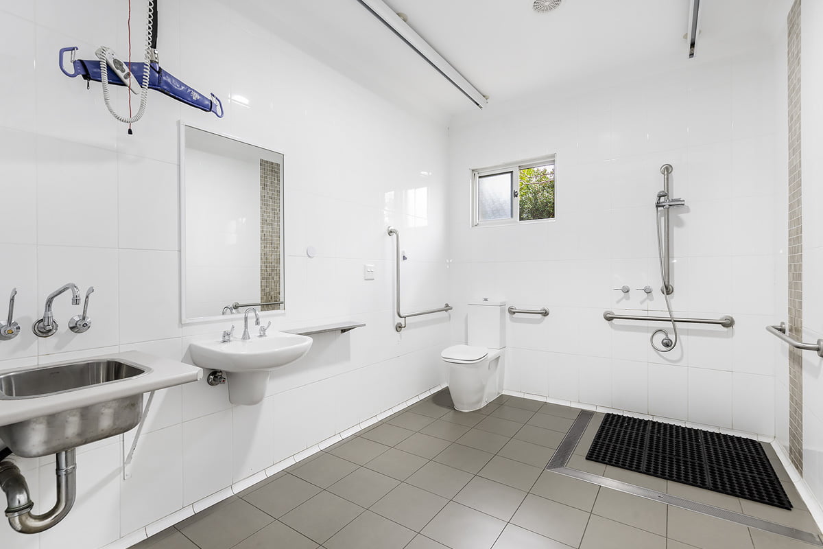 Housing two villas with common living area, spacious property in ideal location — Home image 7