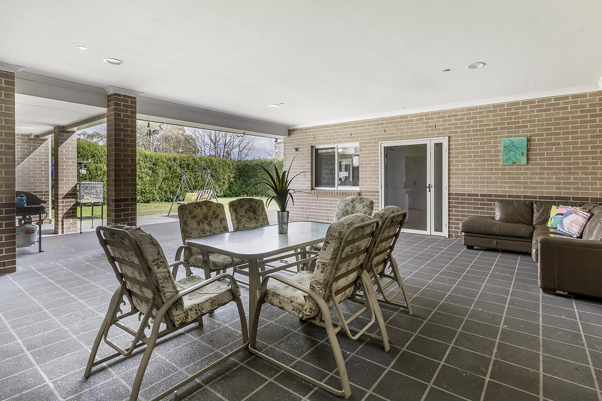 Housing two villas with common living area, spacious property in ideal location — Home image 9