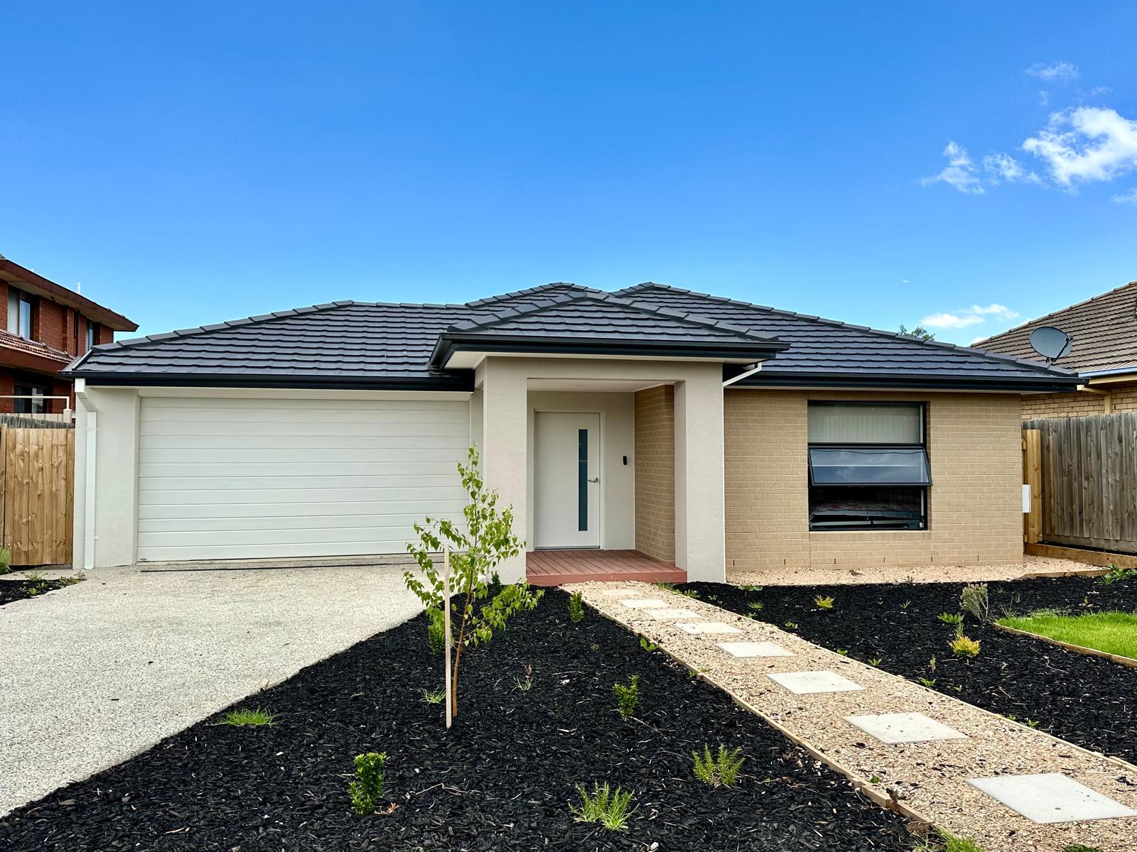 Brand New 3 bedroom SDA -HPS prime location at Airport West — Home image 3