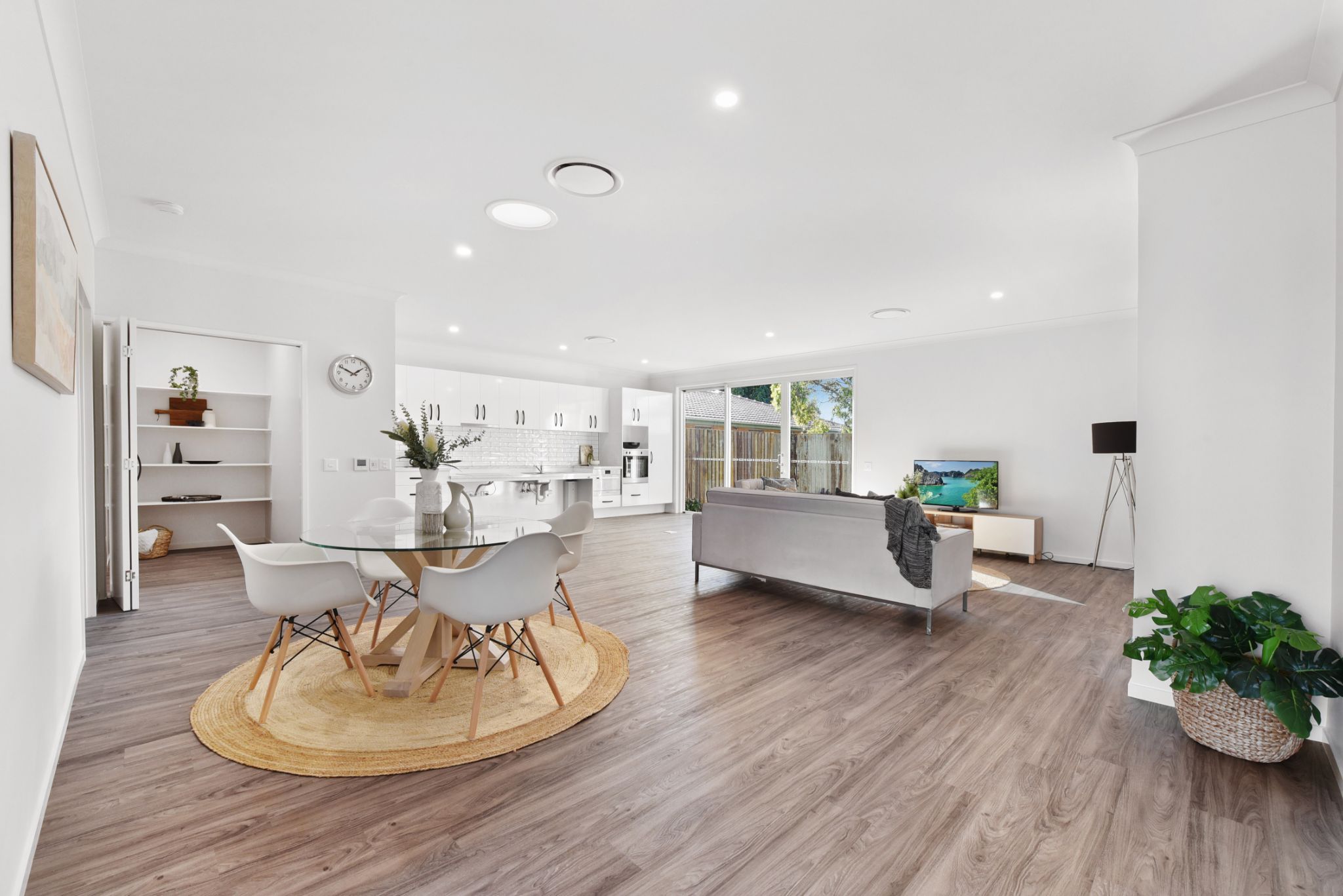 Modern and Spacious 2-resident home — Home image 5