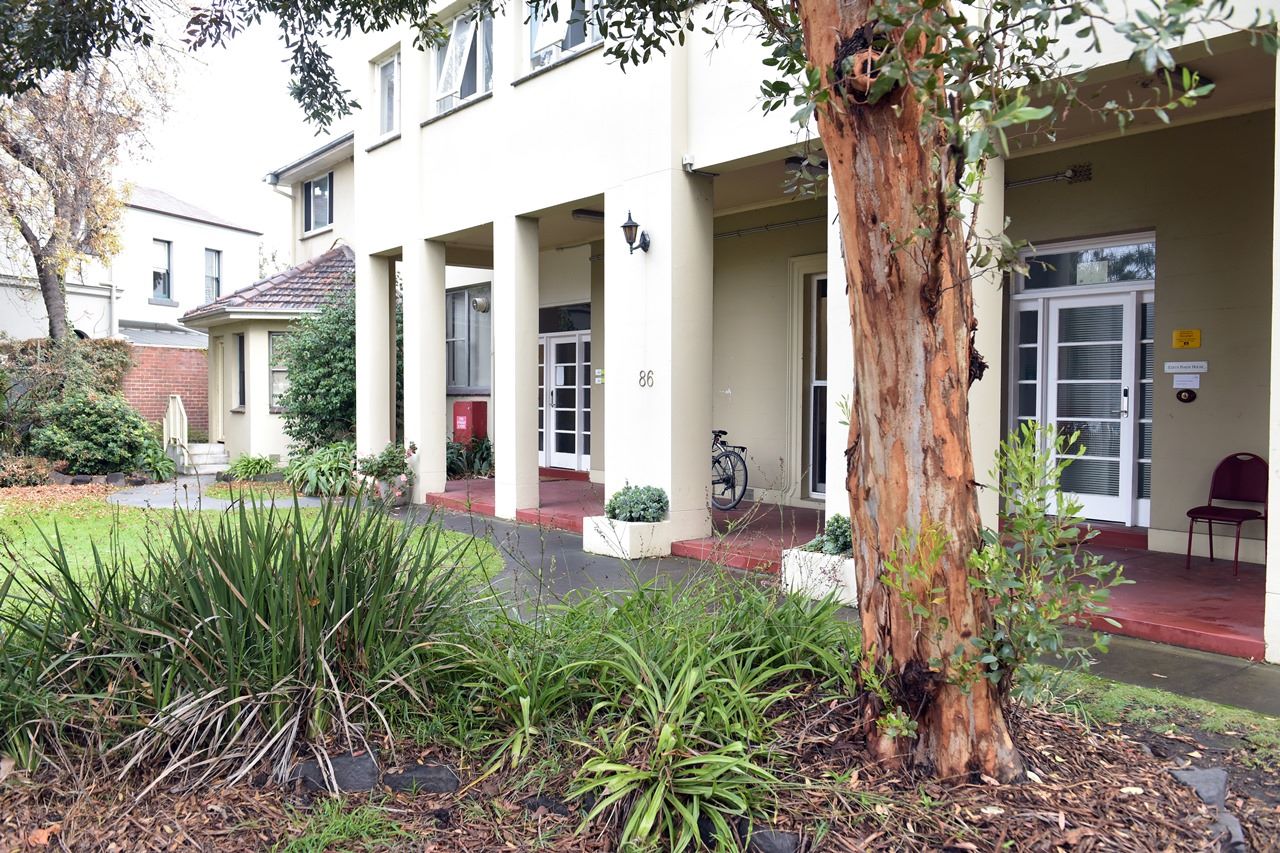 Beautiful heritage building on extensive garden block - supporting people living with psychosocial disability — Home image 4