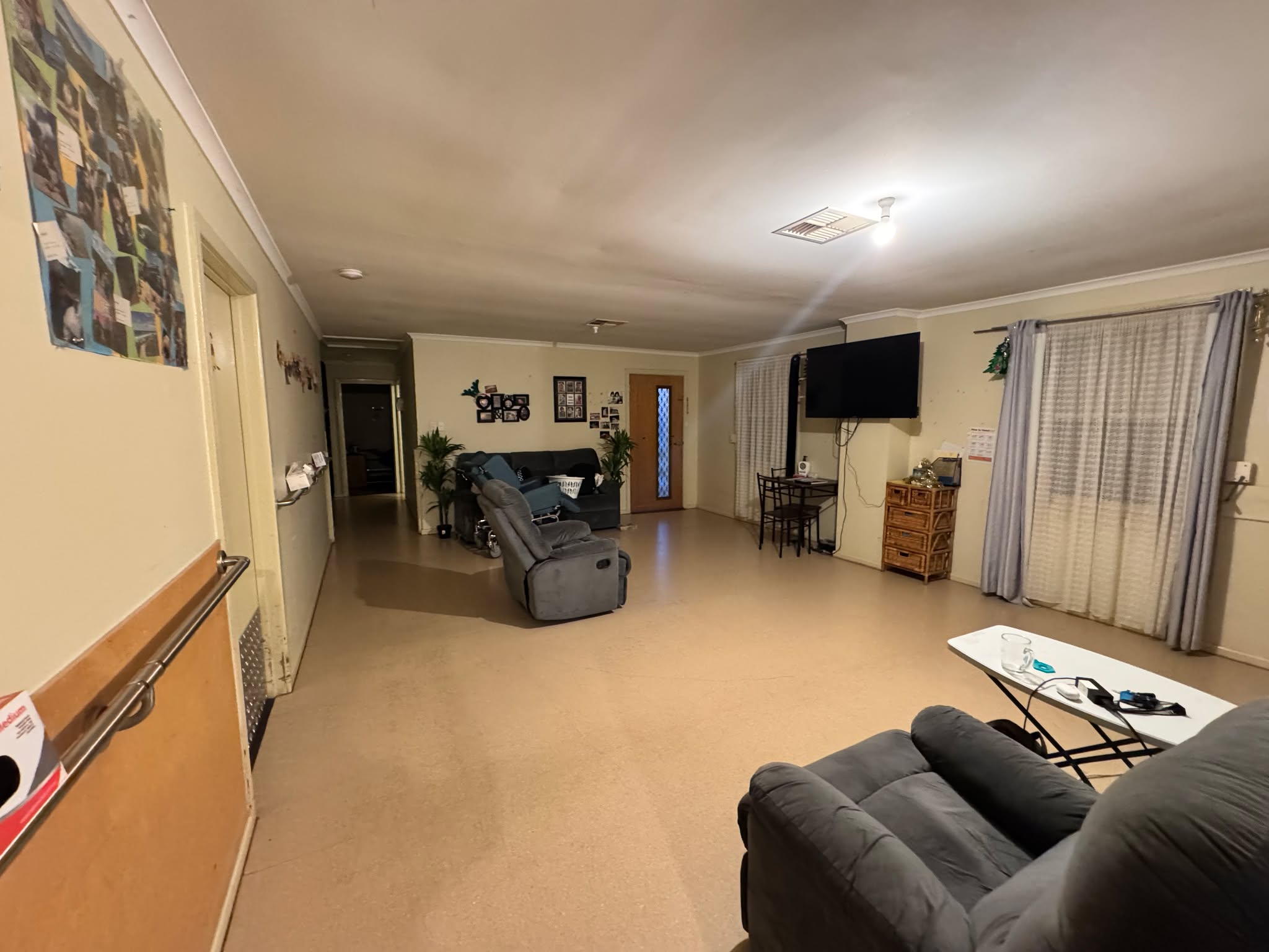 Port Augusta - 1 Vacancy 4 Bedroom Residence Basic — Home image 2