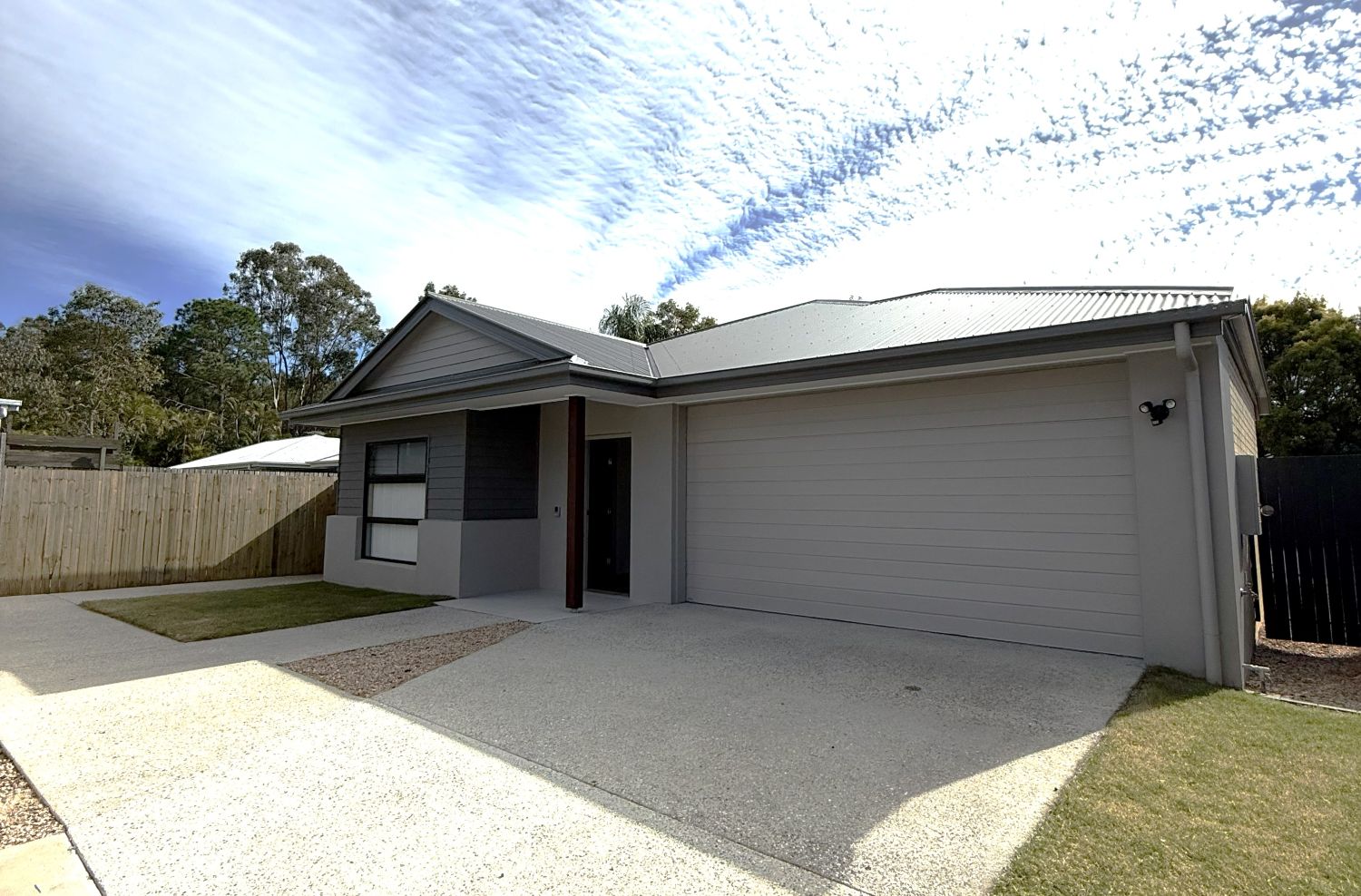 3 Bedroom home with OOA in Loganlea, Queensland — Home image 2