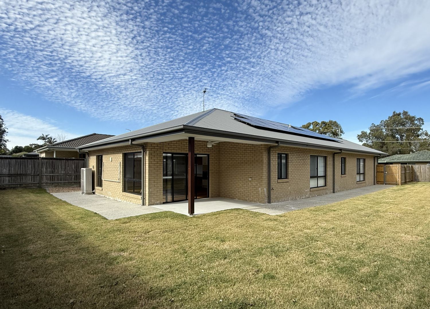 3 Bedroom home with OOA in Loganlea, Queensland — Home image 3