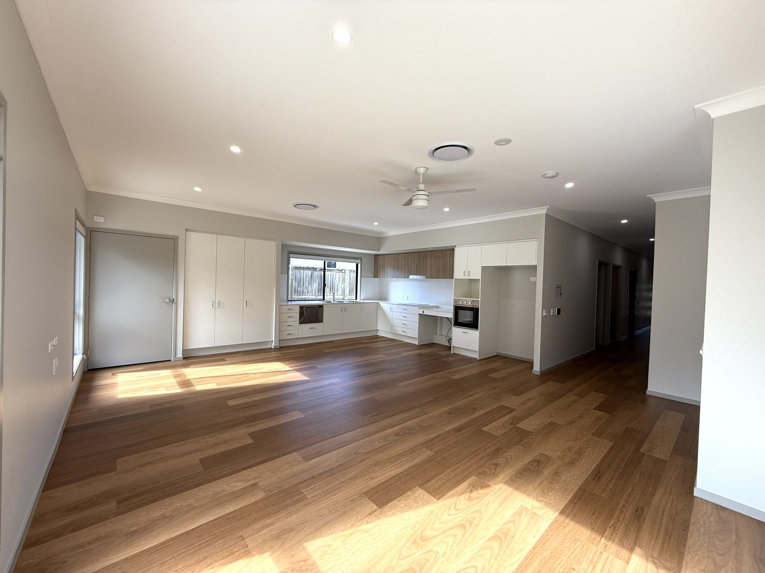 3 Bedroom home with OOA in Loganlea, Queensland — Home image 6