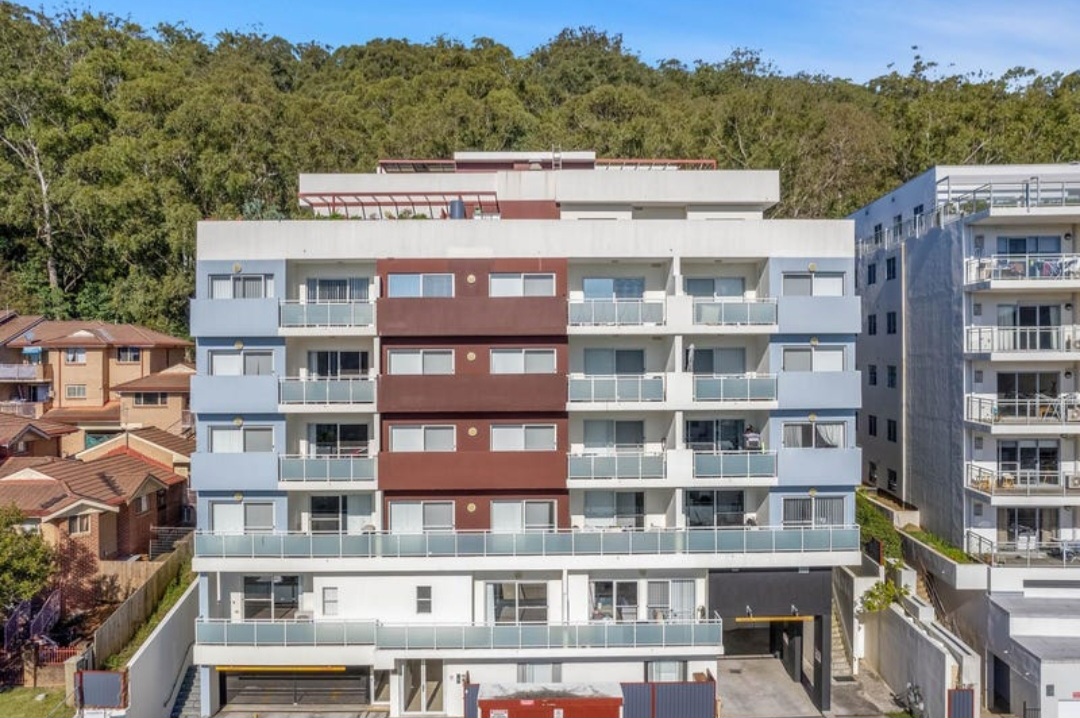 Central Coast Haven – Modern 2‑Bed Apartment near Gosford Hospital — Home image 2