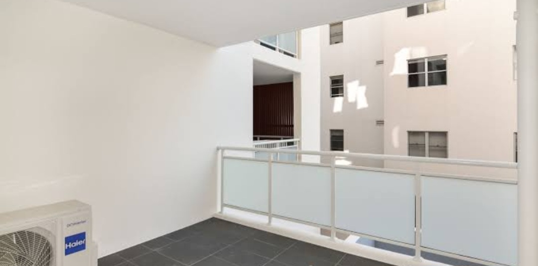 Central Coast Haven – Modern 2‑Bed Apartment near Gosford Hospital — Home image 3