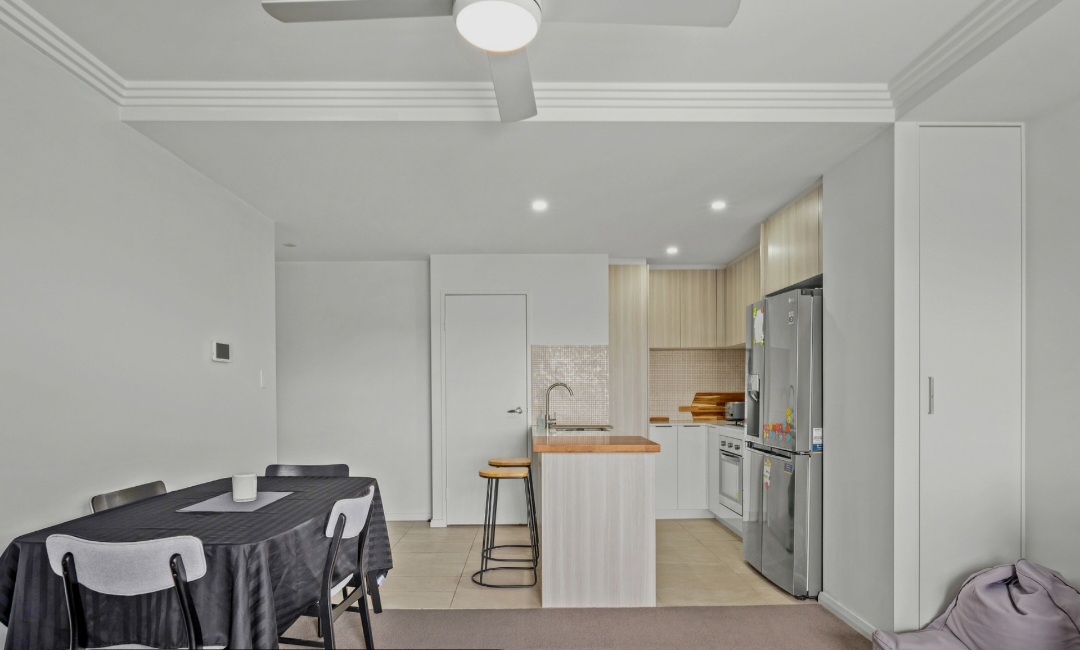 Central Coast Haven – Modern 2‑Bed Apartment near Gosford Hospital — Home image 4