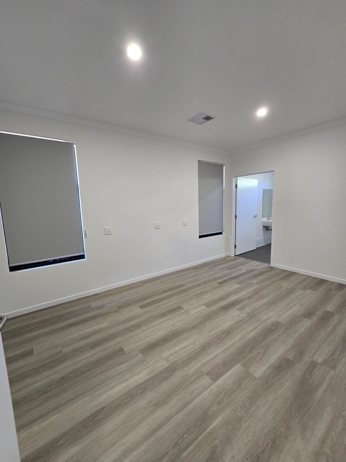 4 BR High Physical Support Home with OOA Room – Hackham West — Home image 2