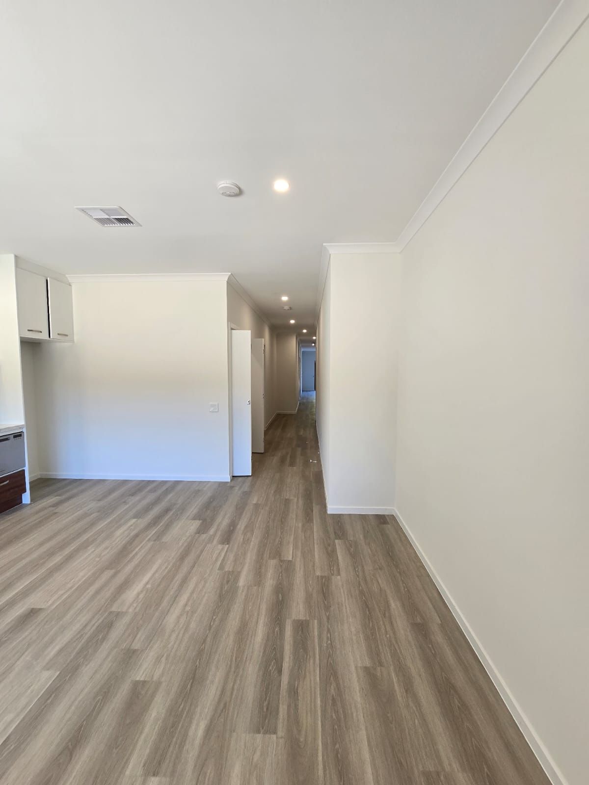 4 BR High Physical Support Home with OOA Room – Hackham West — Home image 5