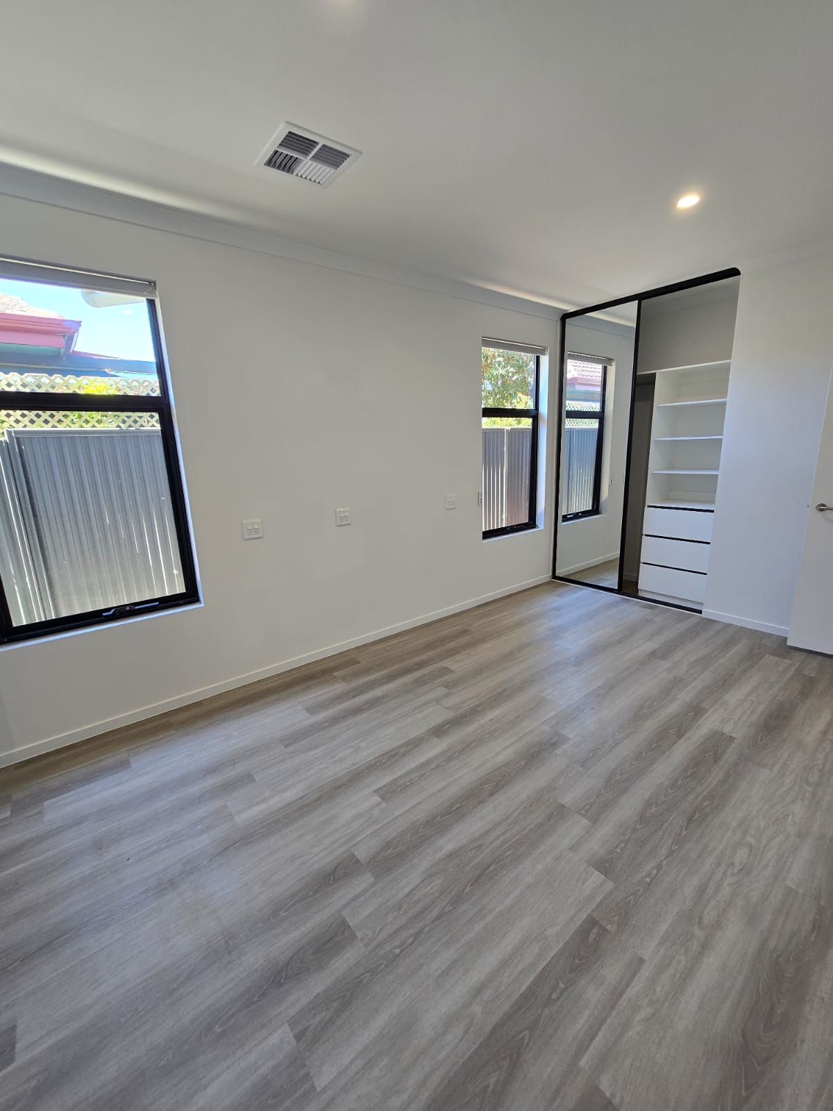 4 BR High Physical Support Home with OOA Room – Hackham West — Home image 7