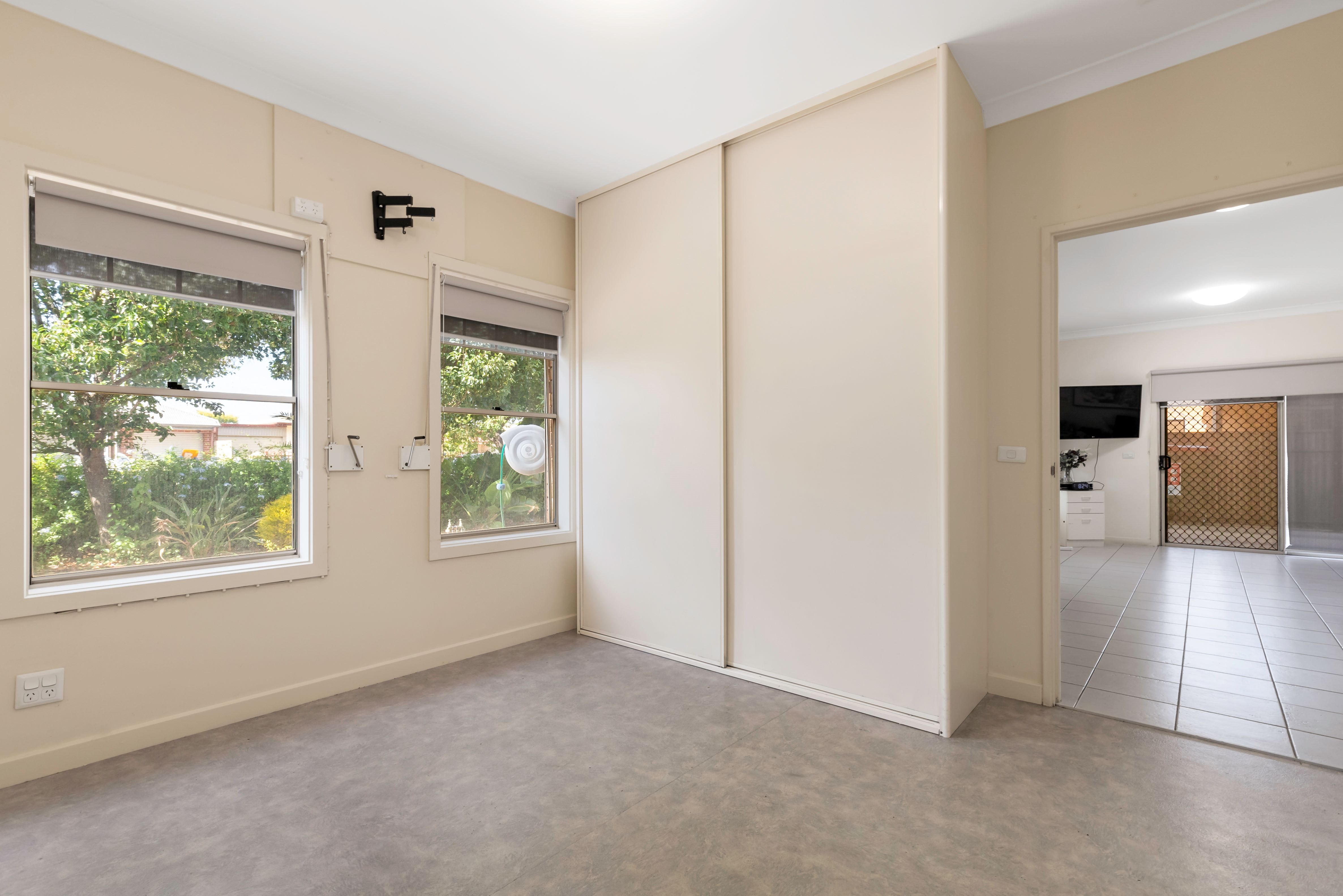 Ferryden Park - 1 Vacancy in 4 Bedroom Residence Basic — Home image 9